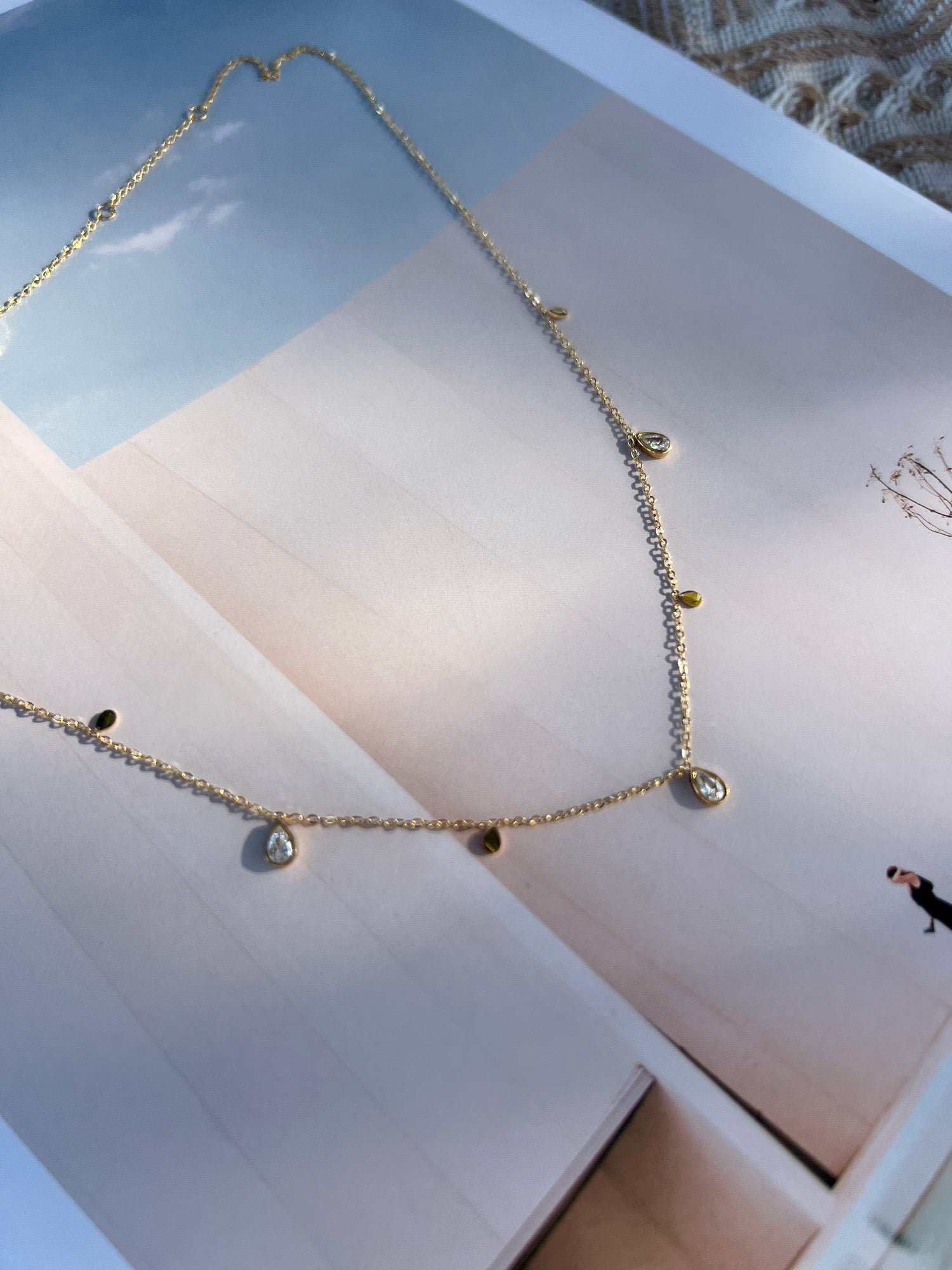 ティアドロップキュービックジルコニアネックレス