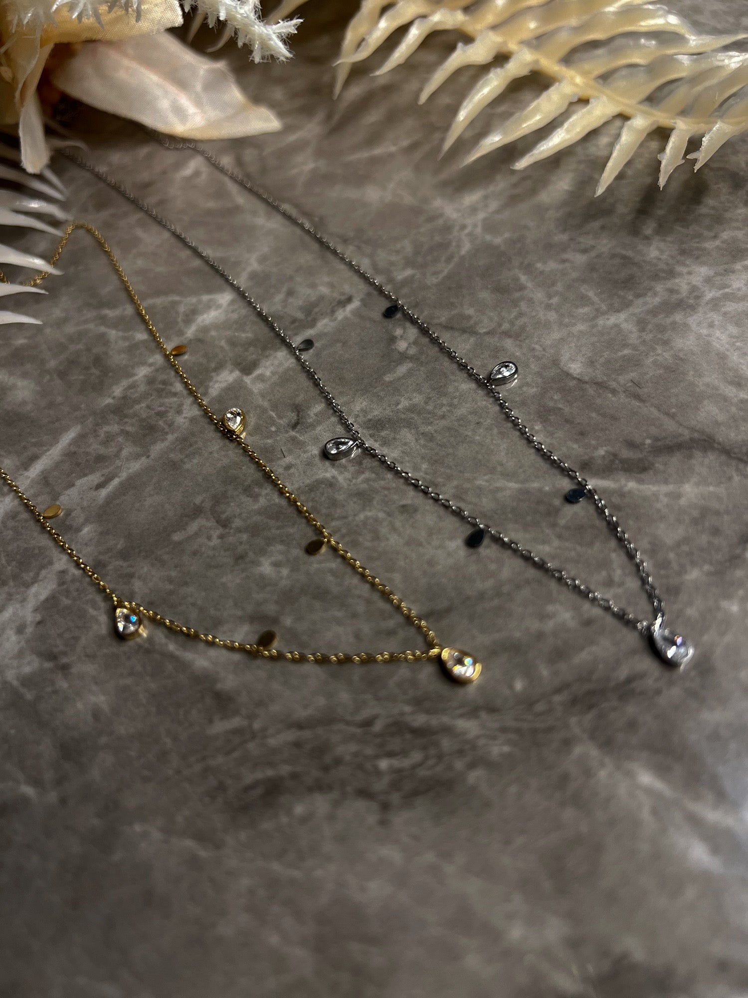 ティアドロップキュービックジルコニアネックレス