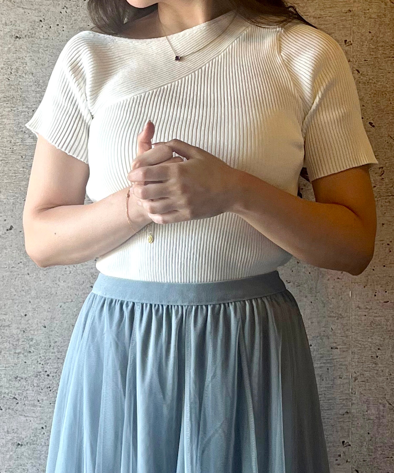 ワンサイドリブTee(さりげないデザインが差をつける一枚)