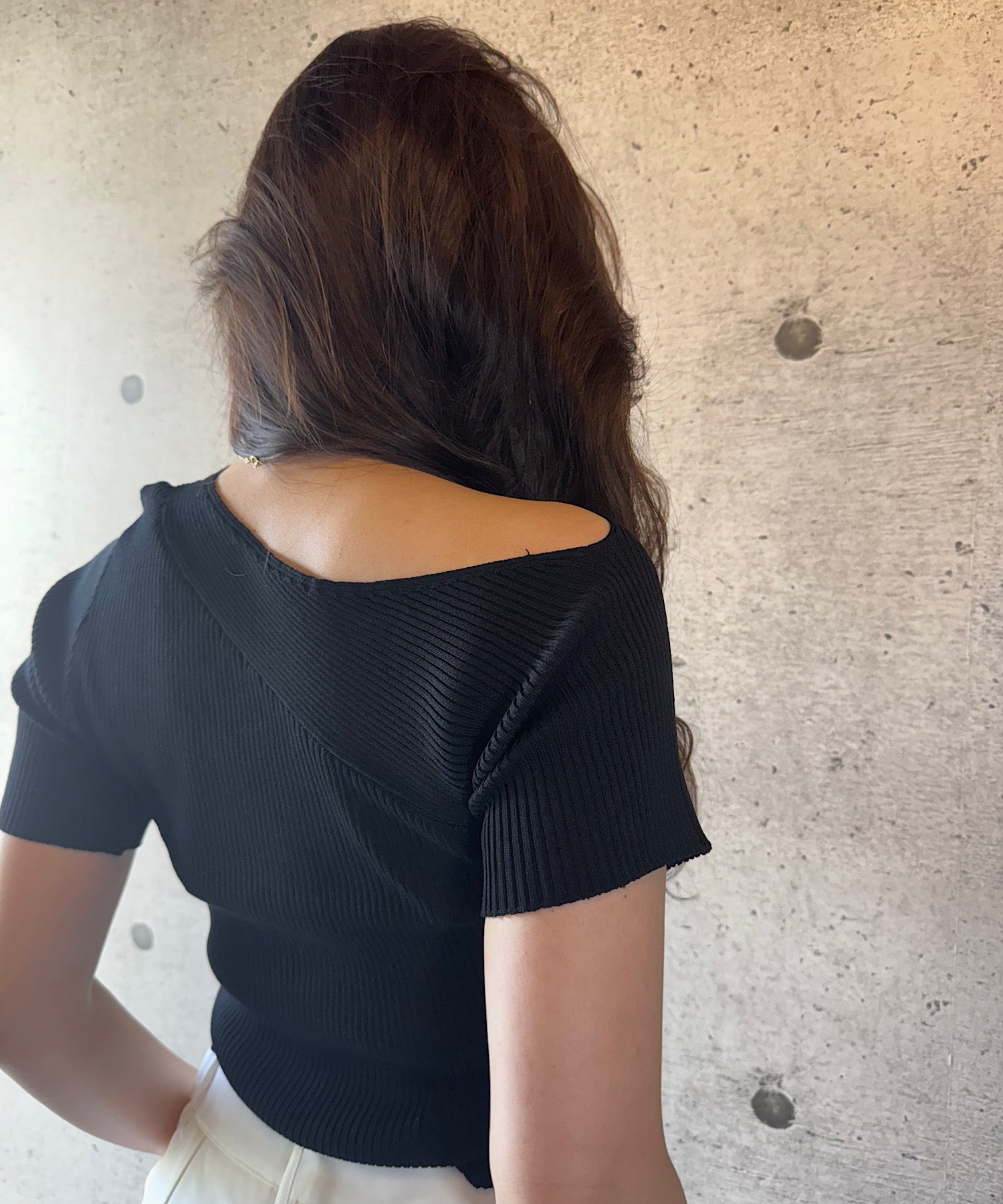 ワンサイドリブTee(さりげないデザインが差をつける一枚)