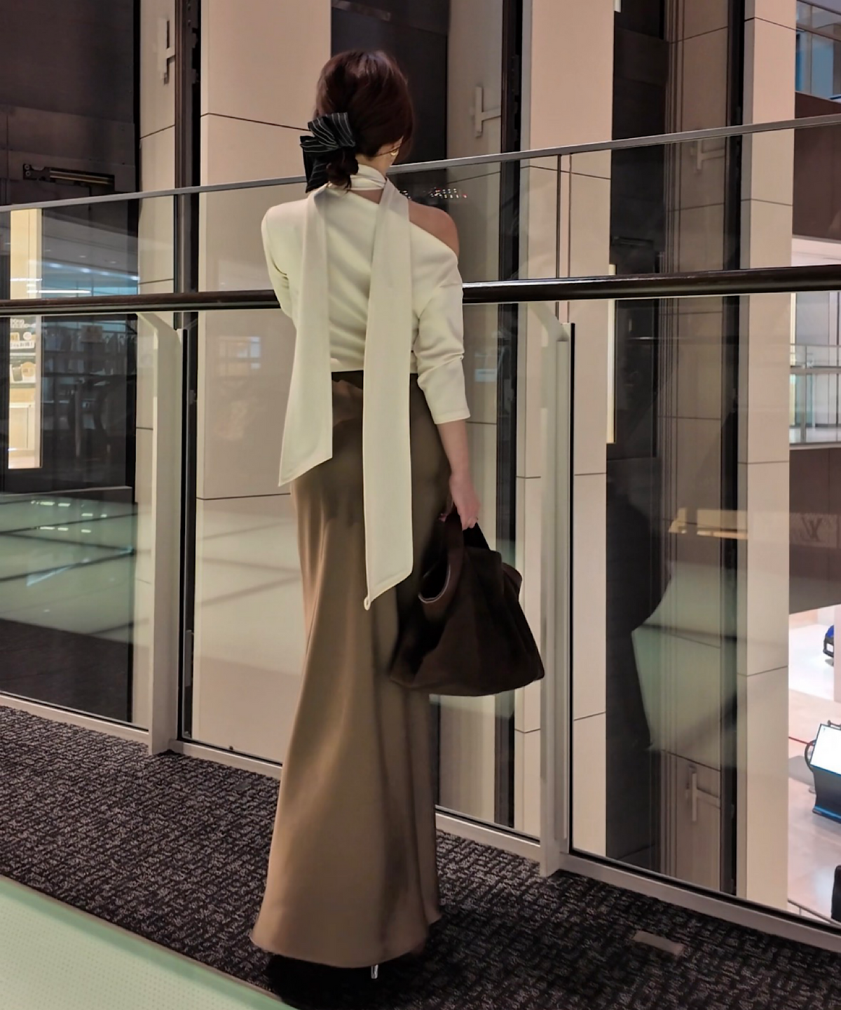 シルキーサテンマロンスカート