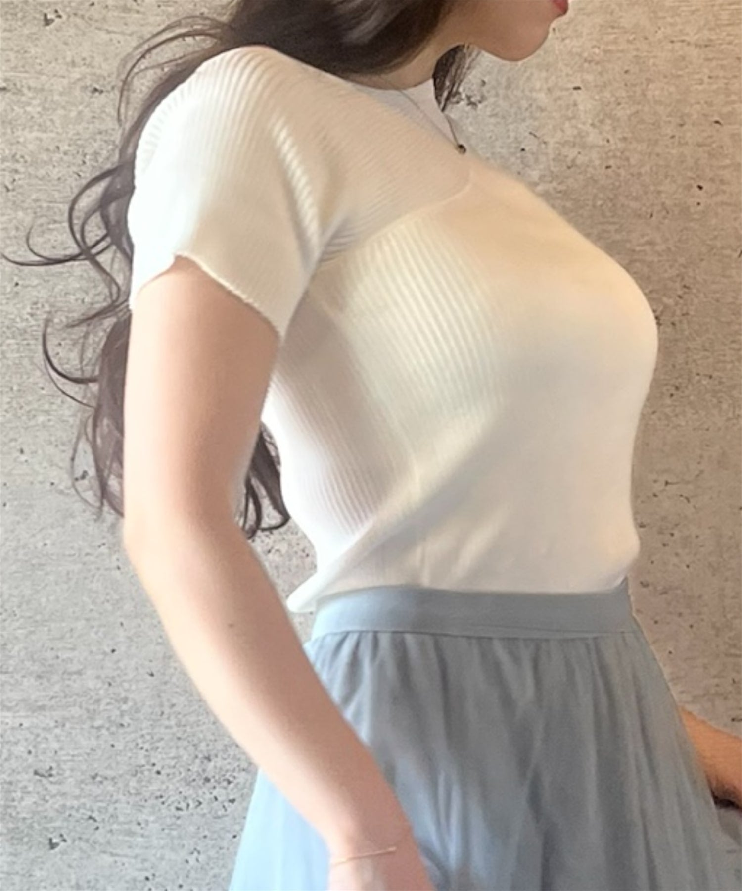 ワンサイドリブTee(さりげないデザインが差をつける一枚)