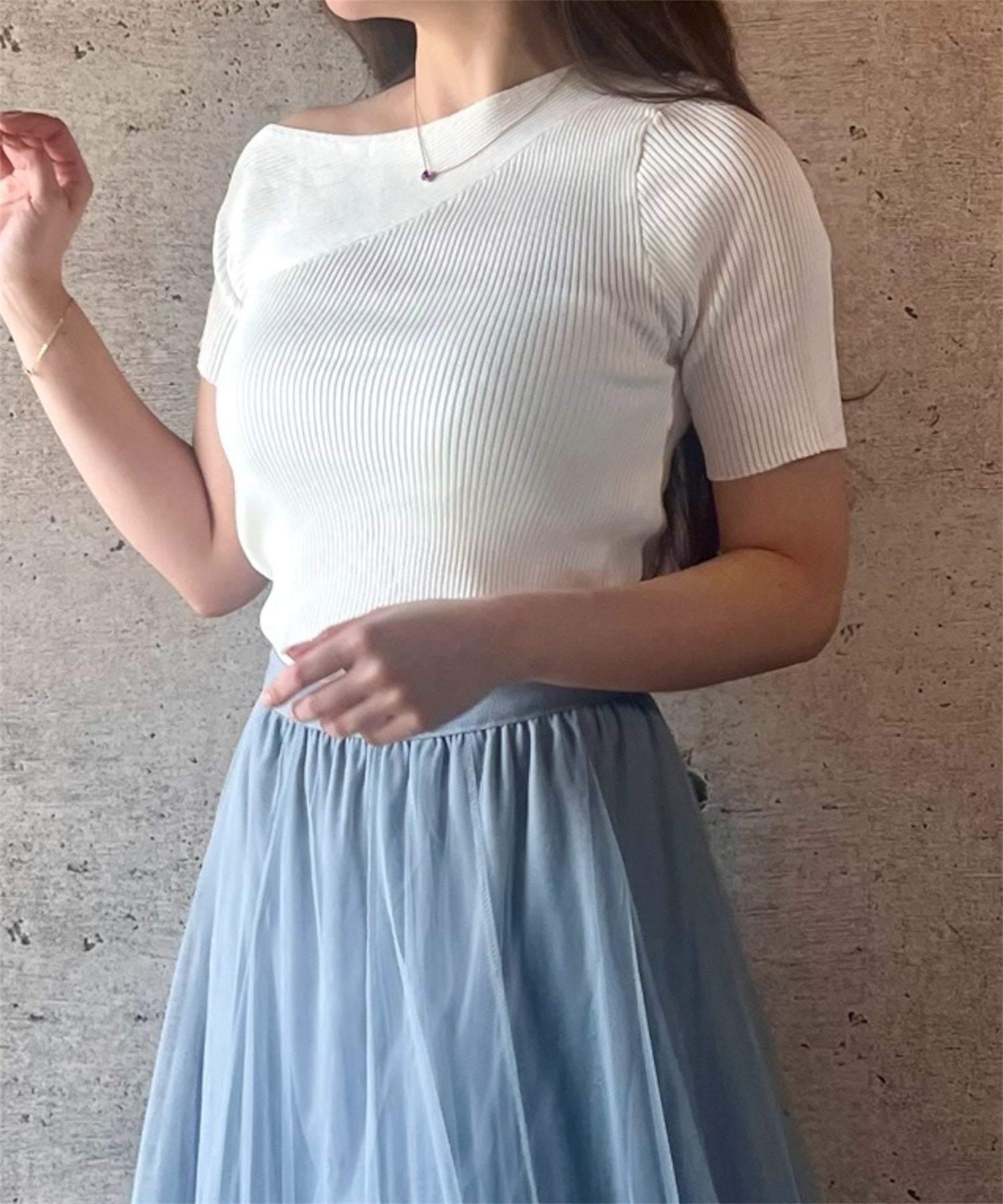 ワンサイドリブTee(さりげないデザインが差をつける一枚)