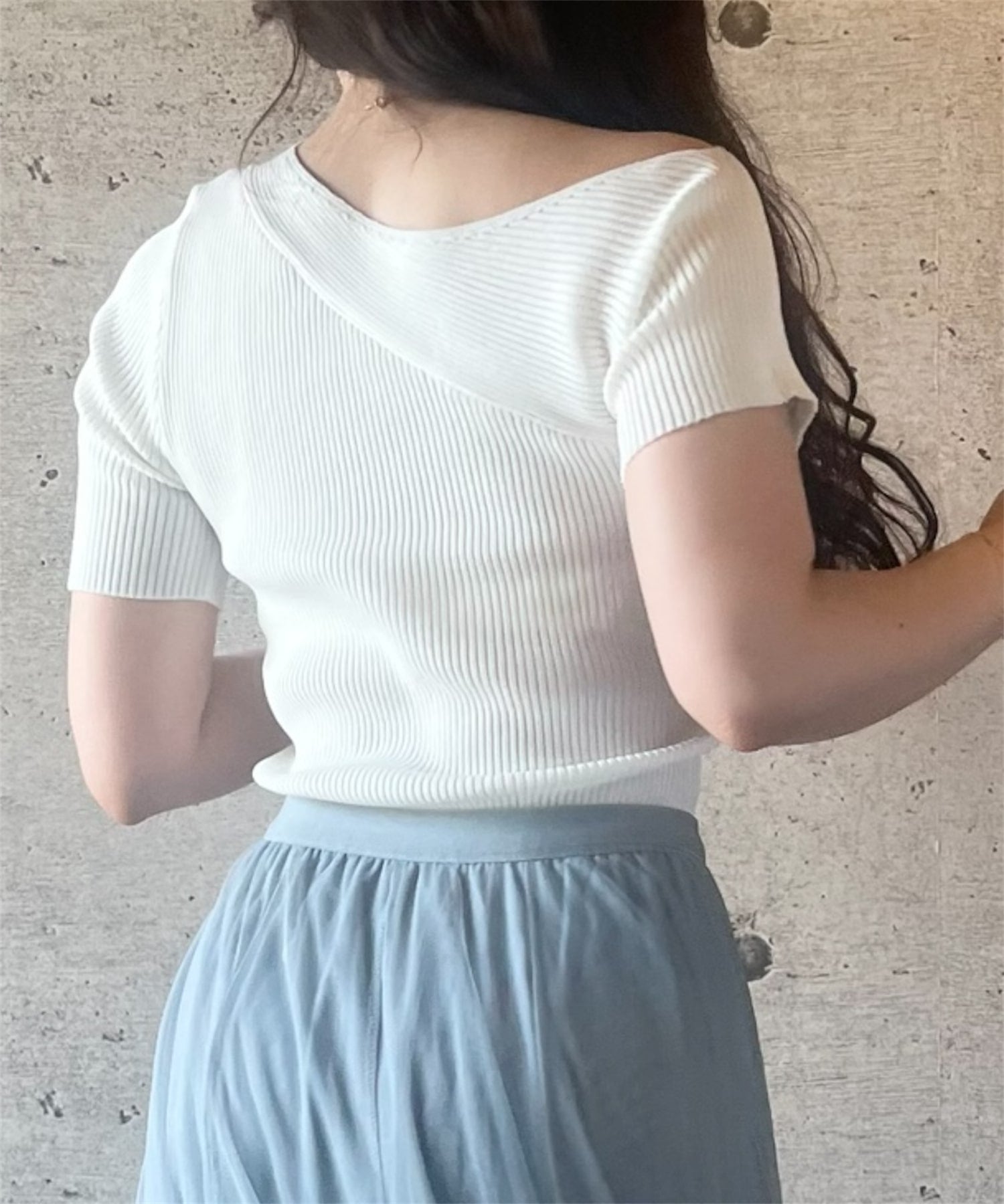 ワンサイドリブTee(さりげないデザインが差をつける一枚)