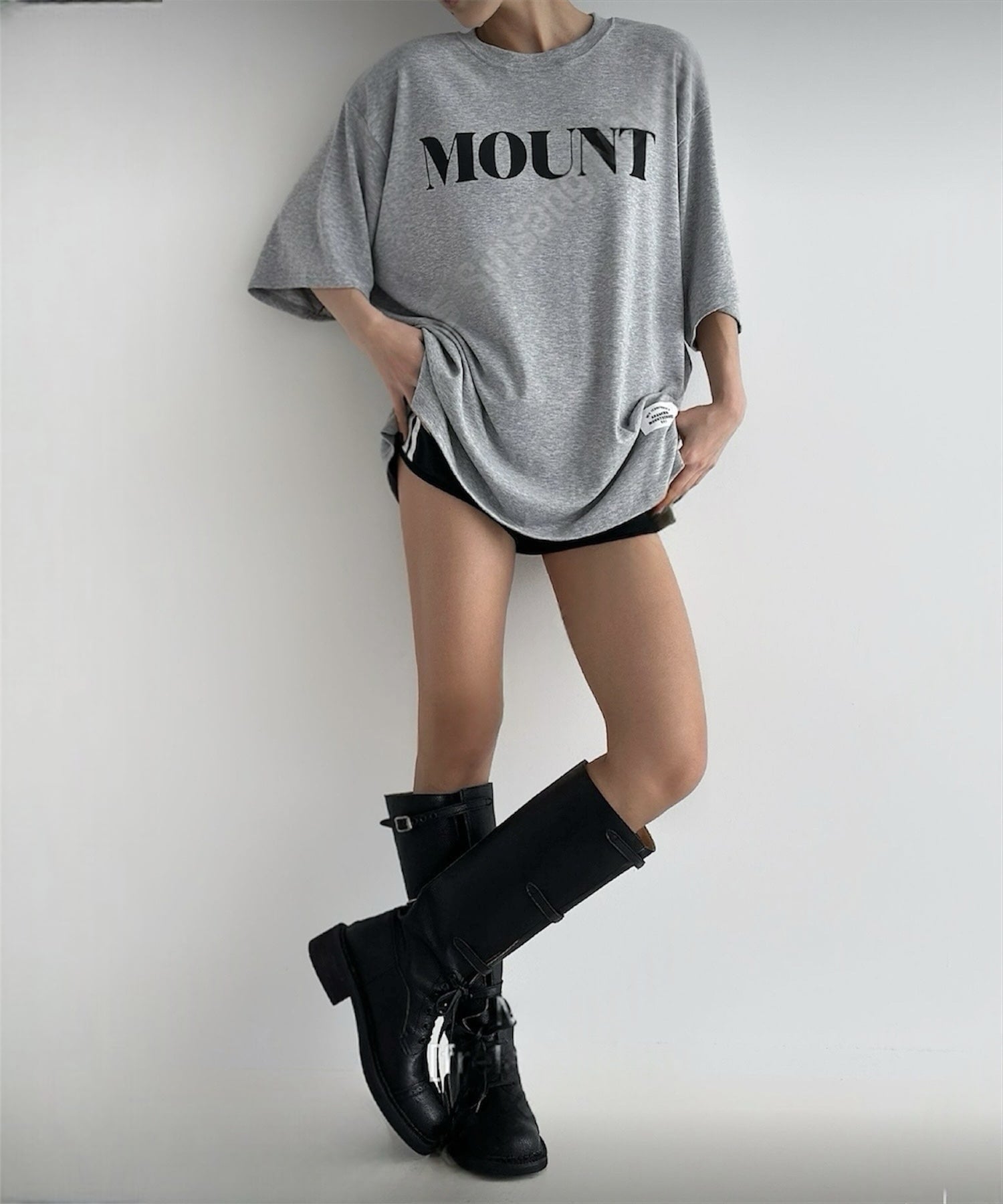 MOUNTロゴオーバーTee(ラフに着こなす大人の余裕)