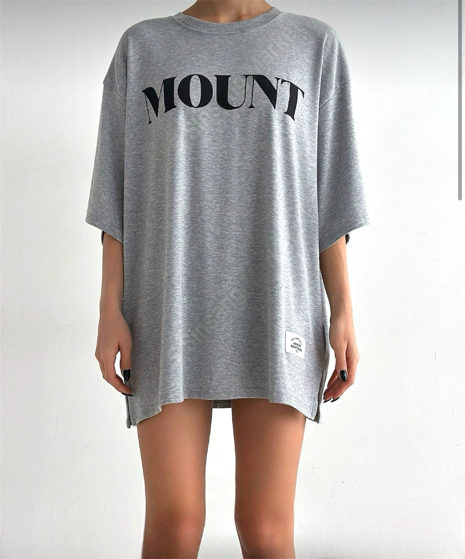 MOUNTロゴオーバーTee(ラフに着こなす大人の余裕)
