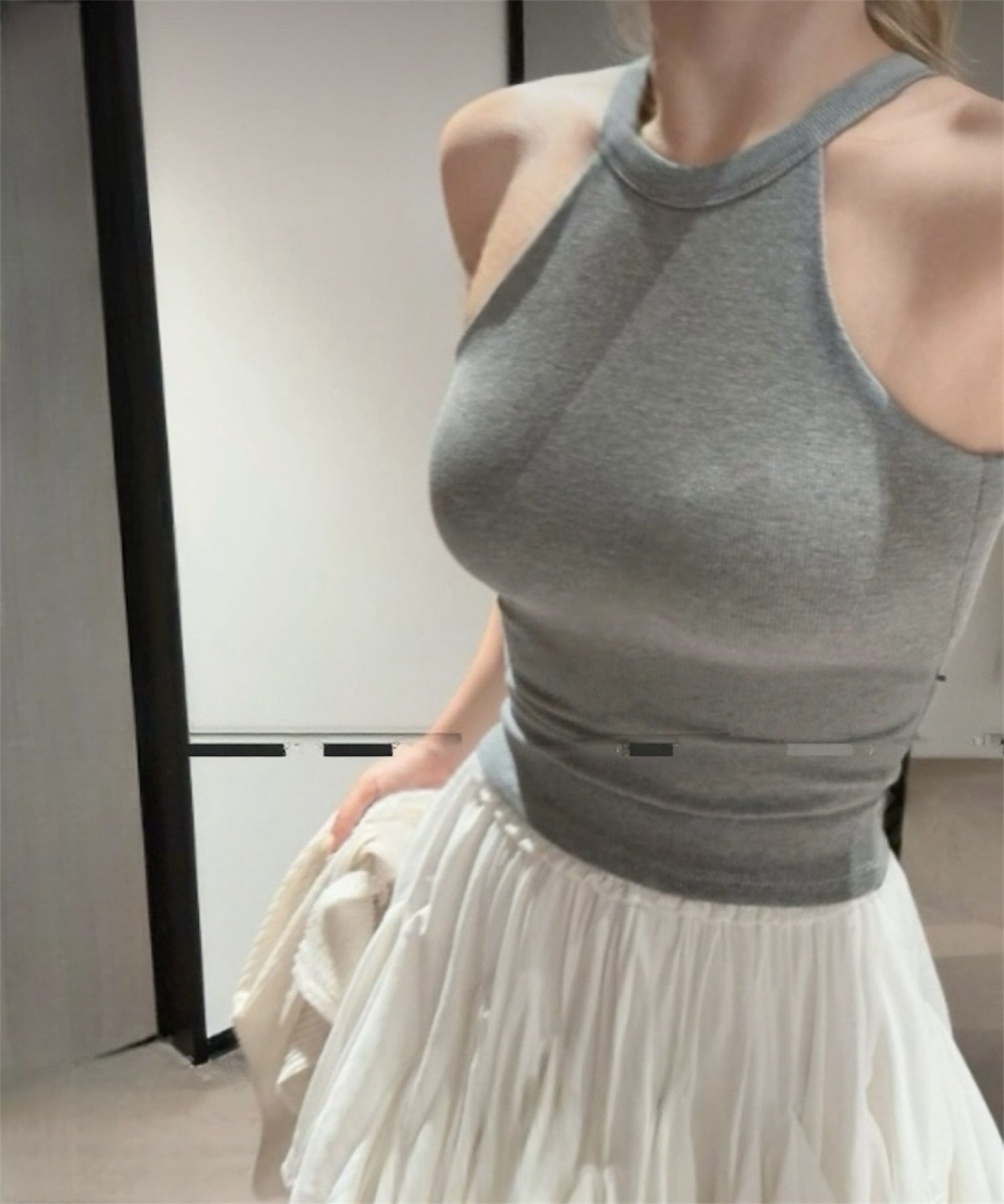 ホルターネッククロップドタンク