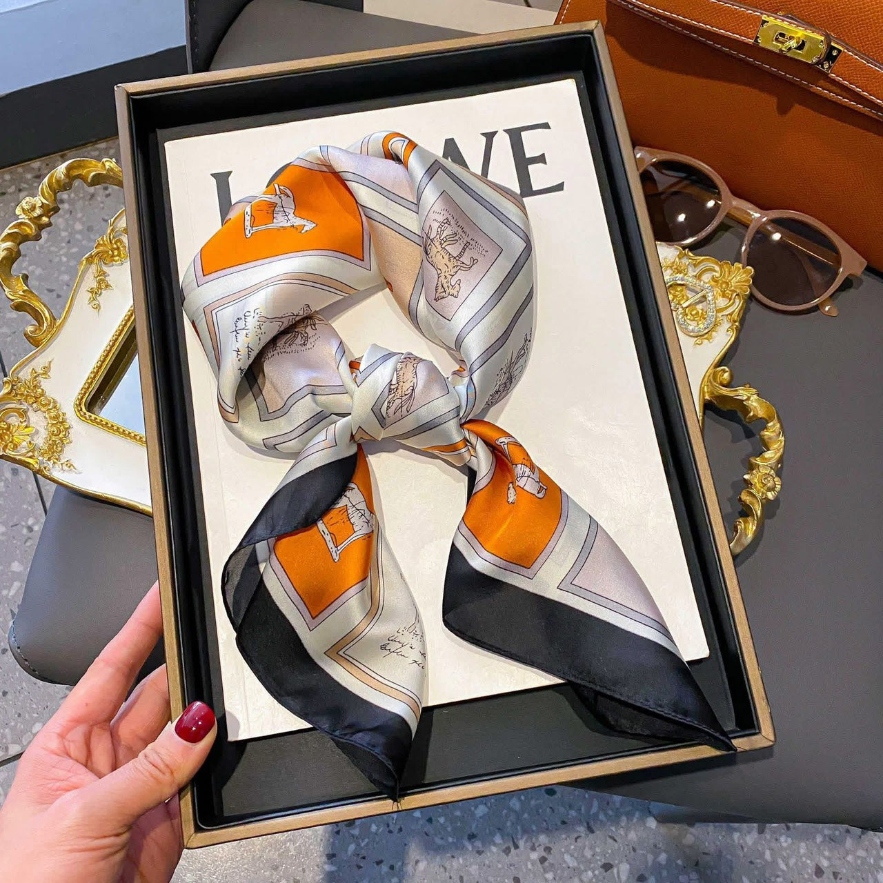 クラシックモチーフ スクエアスカーフ ( 70cm)