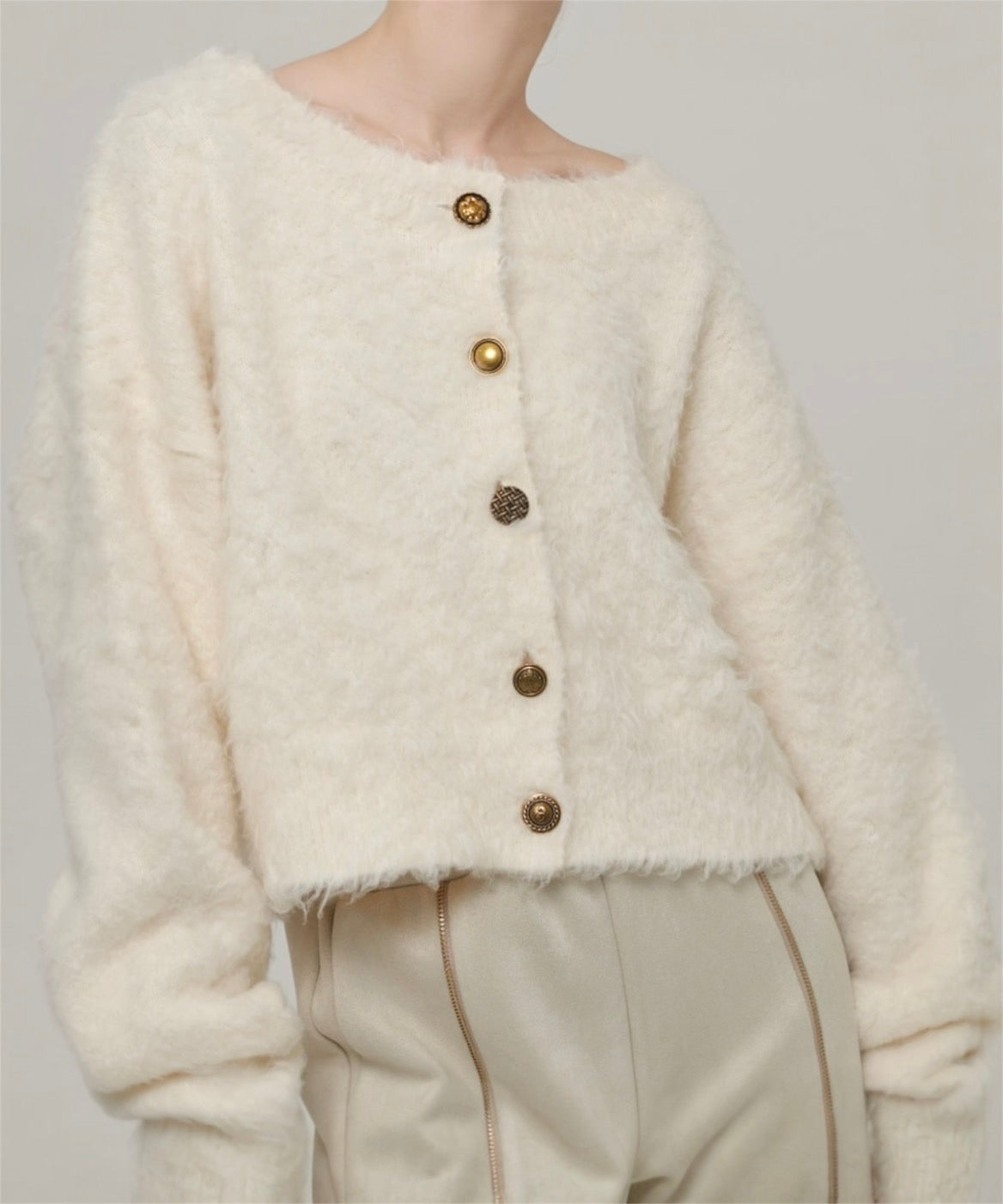 ランダムボタンショートカーディガン