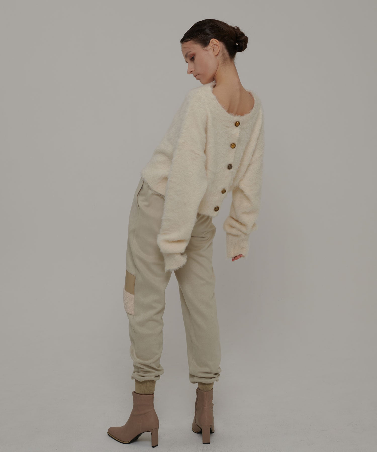 ランダムボタンショートカーディガン