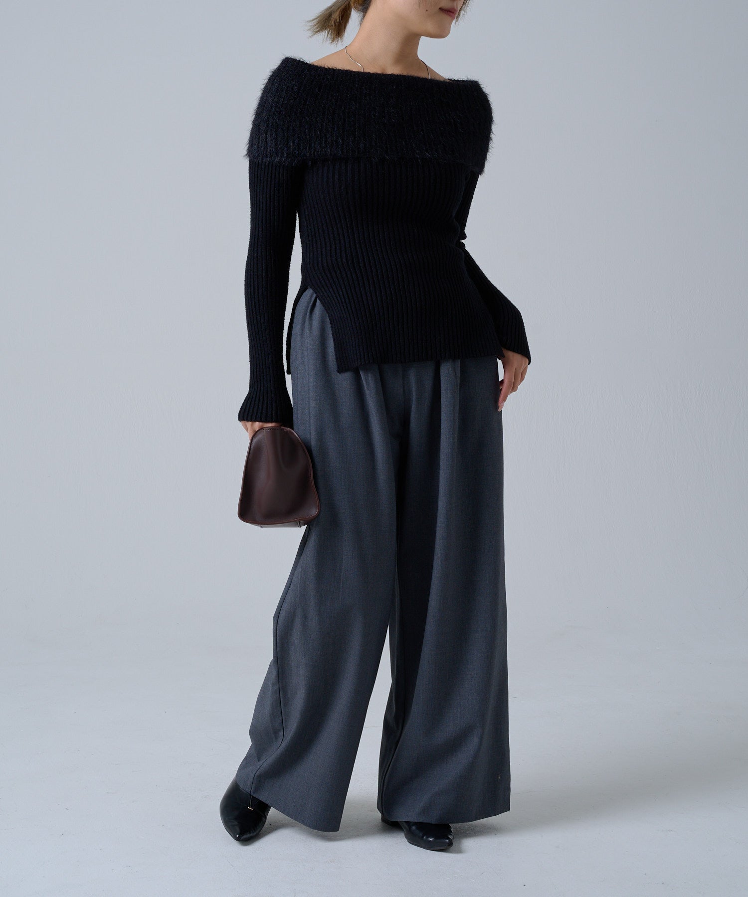 ワイドファーオフショルダートップス / Wide Fur Off-Shoulder Tops