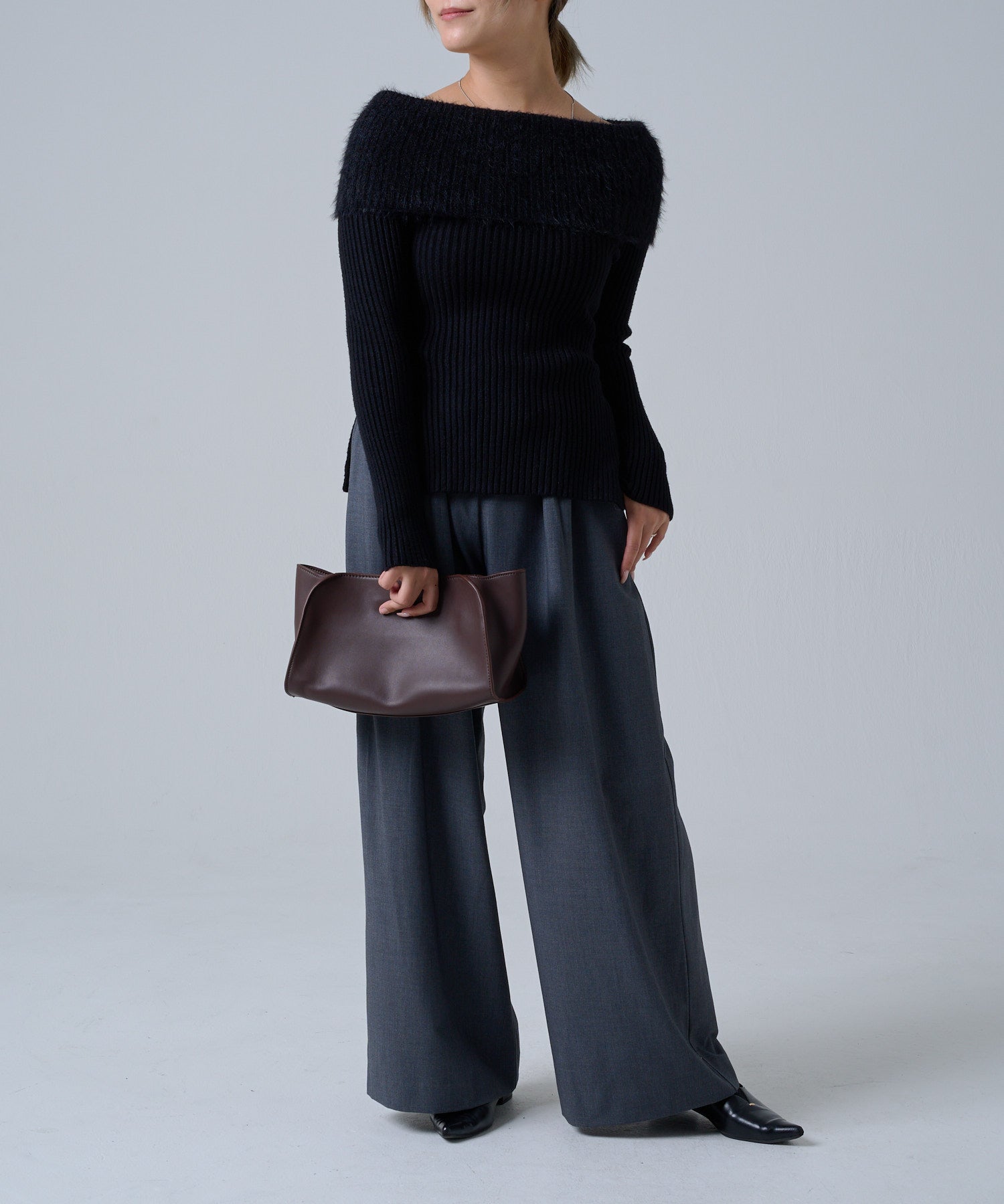 ワイドファーオフショルダートップス / Wide Fur Off-Shoulder Tops