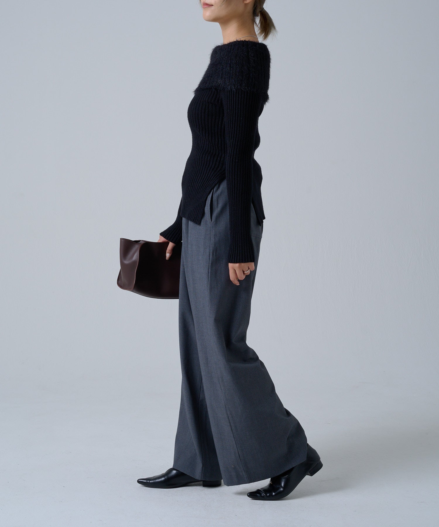 ワイドファーオフショルダートップス / Wide Fur Off-Shoulder Tops