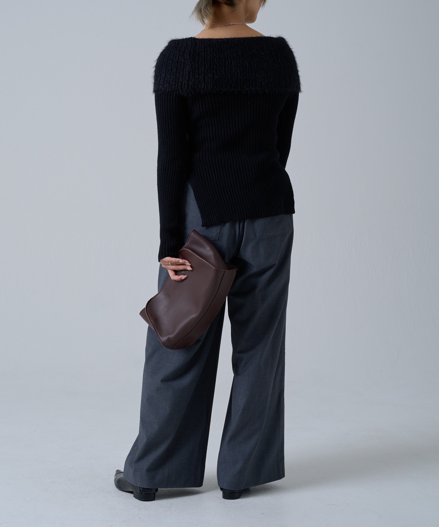 ワイドファーオフショルダートップス / Wide Fur Off-Shoulder Tops