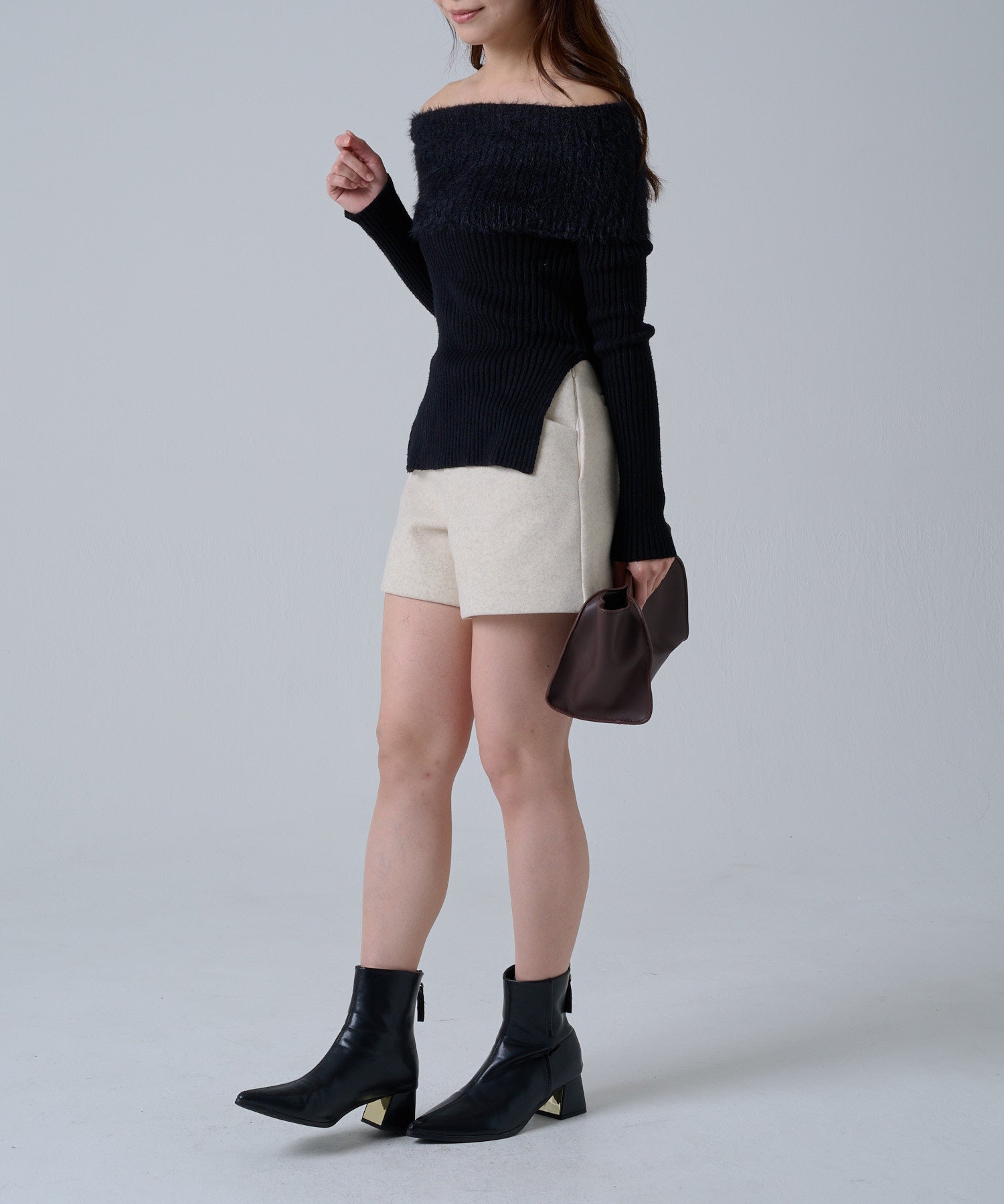 ワイドファーオフショルダートップス / Wide Fur Off-Shoulder Tops