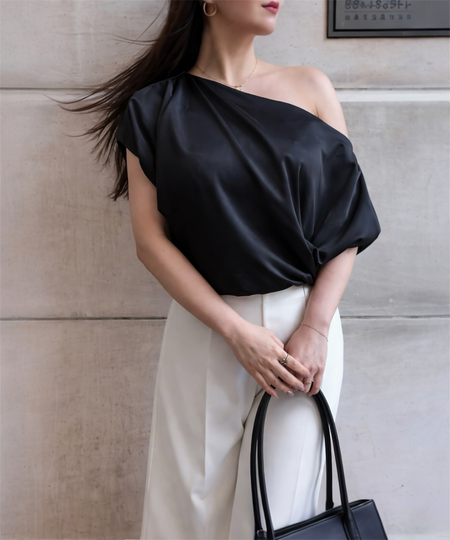 バルーンドレープトップス（着るだけで完成する立体デザイン）