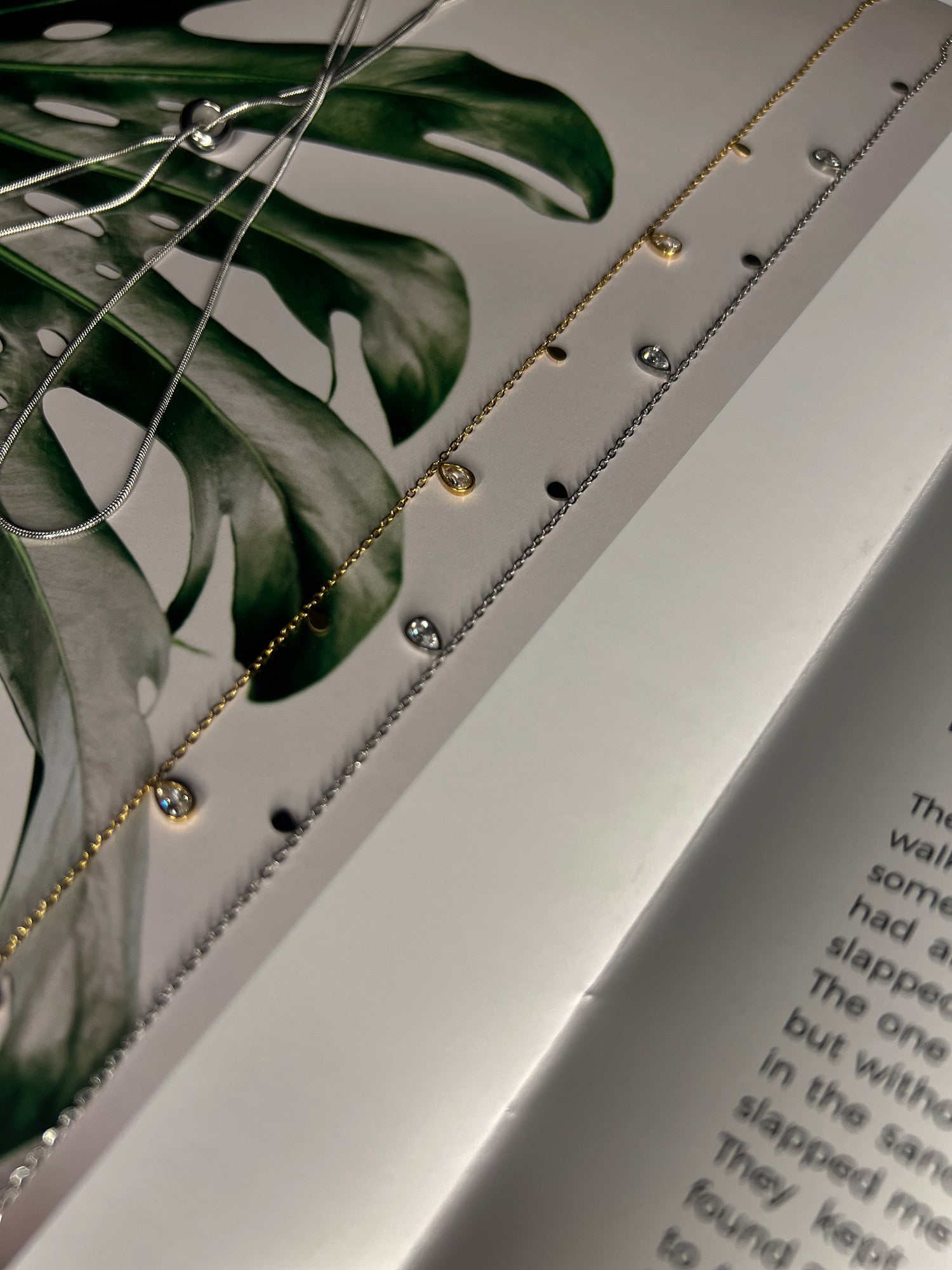 ティアドロップキュービックジルコニアネックレス