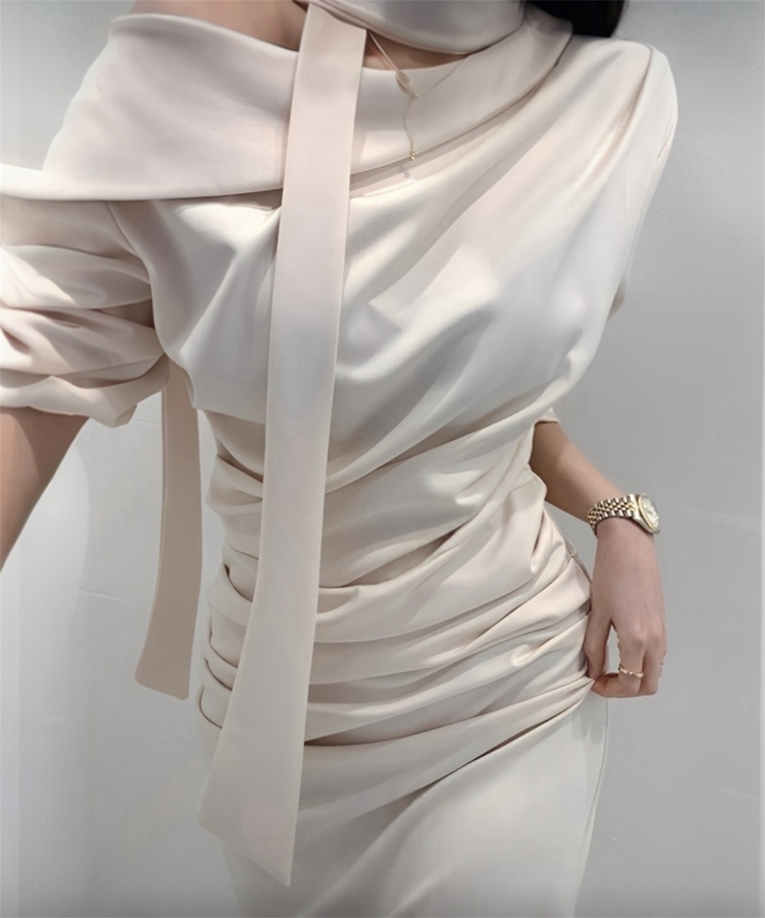 スカーフドレープワンピース/ Scarf Drape Dress – Graceful Off-Shoulder Silhouette