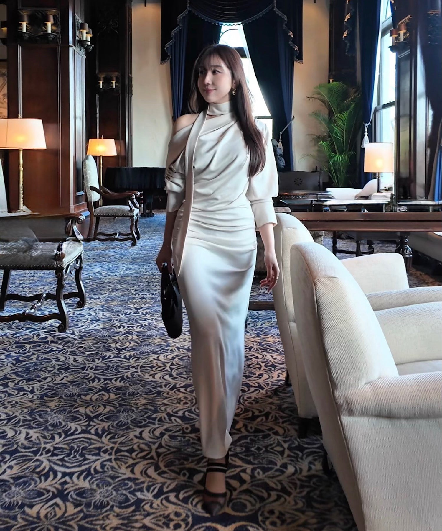 スカーフドレープワンピース/ Scarf Drape Dress – Graceful Off-Shoulder Silhouette