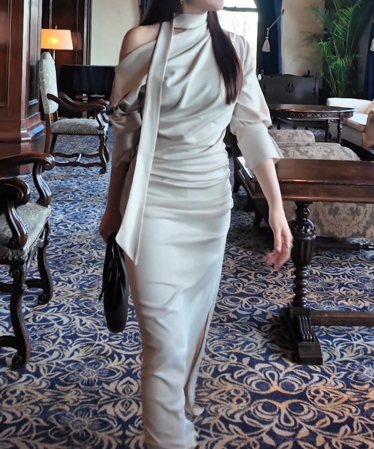 スカーフドレープワンピース/ Scarf Drape Dress – Graceful Off-Shoulder Silhouette