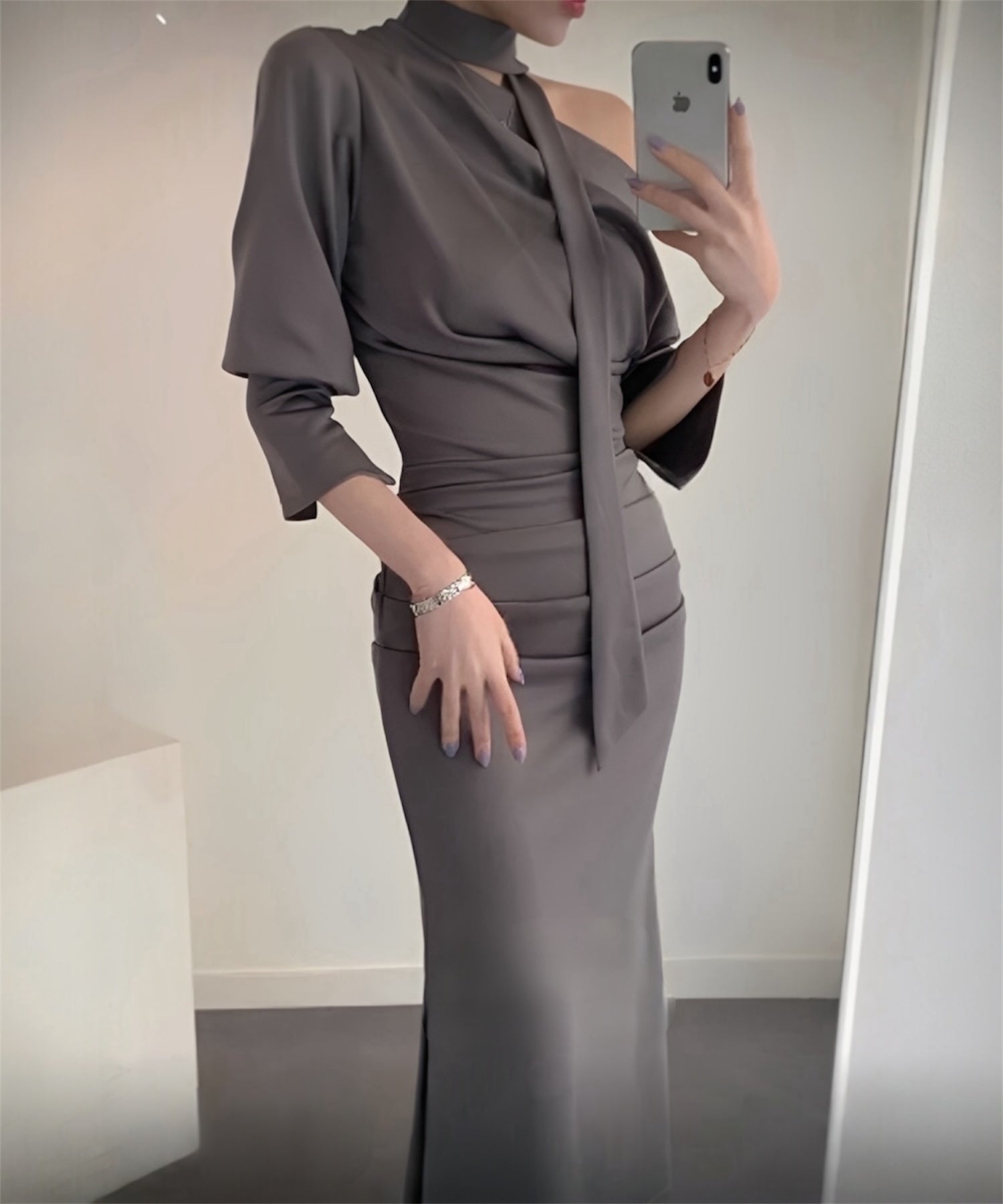 スカーフドレープワンピース/ Scarf Drape Dress – Graceful Off-Shoulder Silhouette