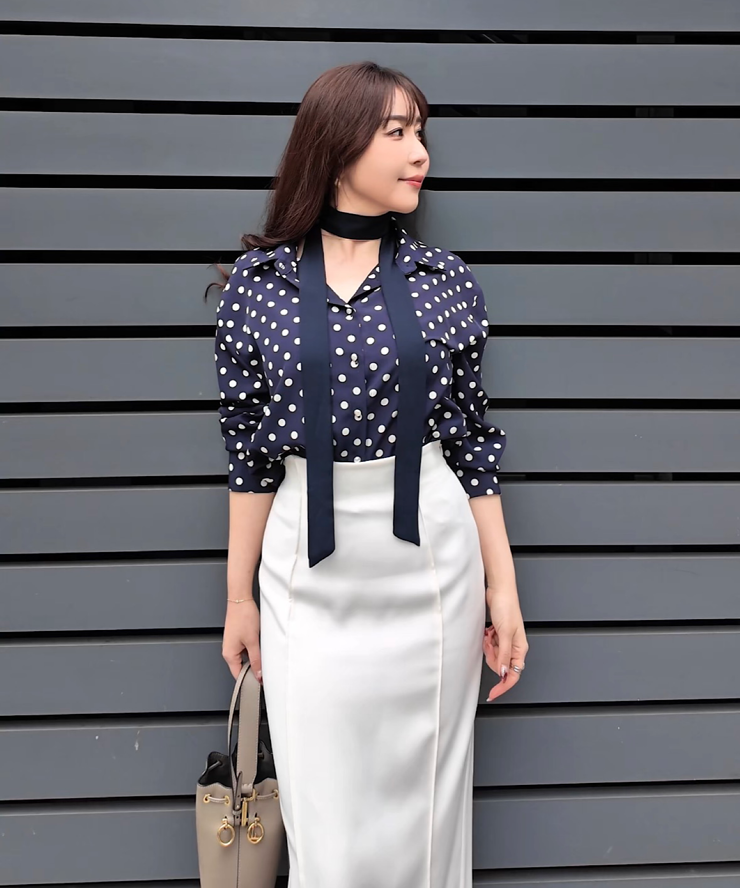 スカーフアクセント ドットブラウス