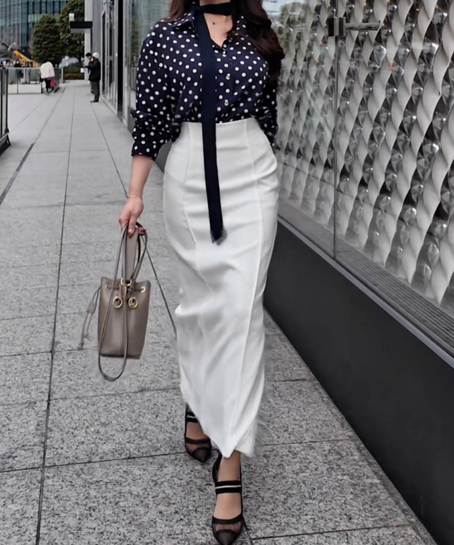 スカーフアクセント ドットブラウス