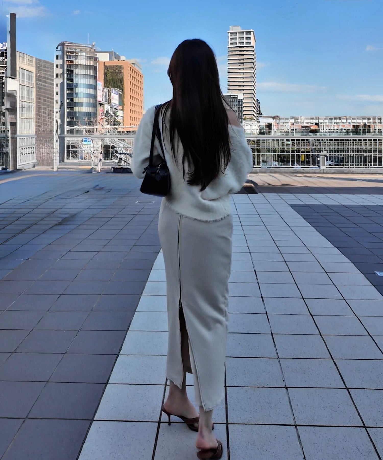 ランダムボタンショートカーディガン