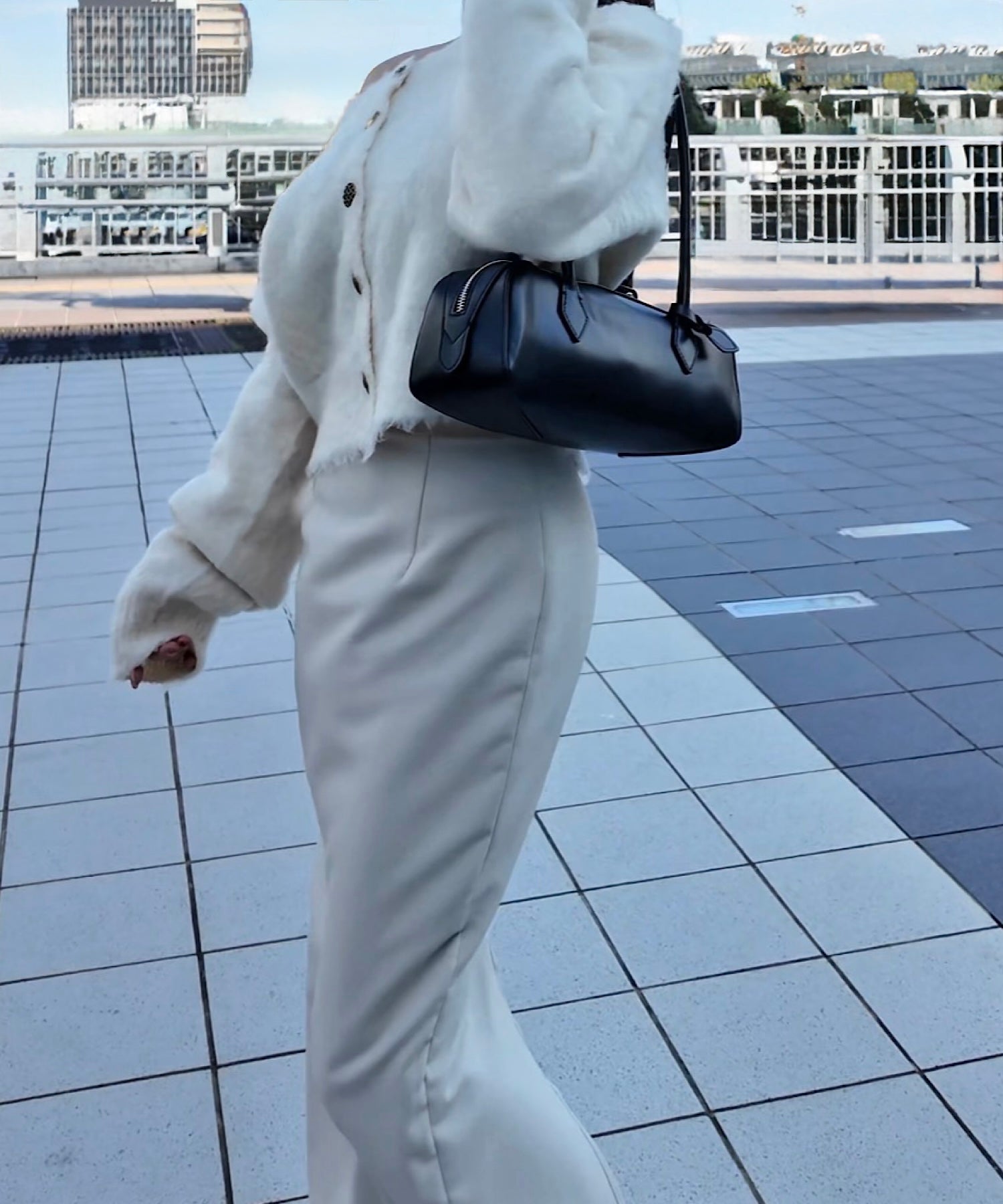 ランダムボタンショートカーディガン