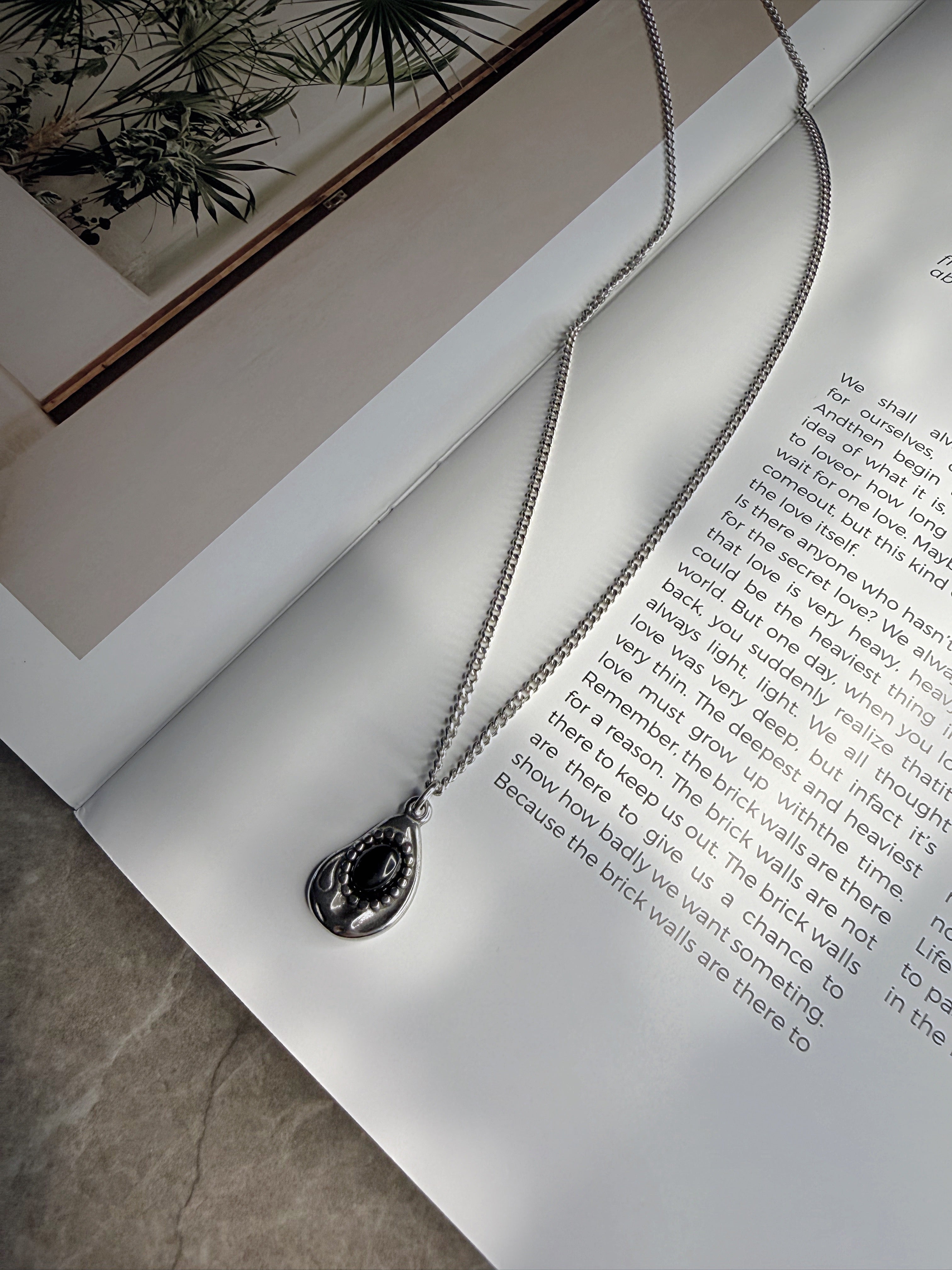 ブラックドロップ  316Lサージカルネックレス– THEO accessory collection –