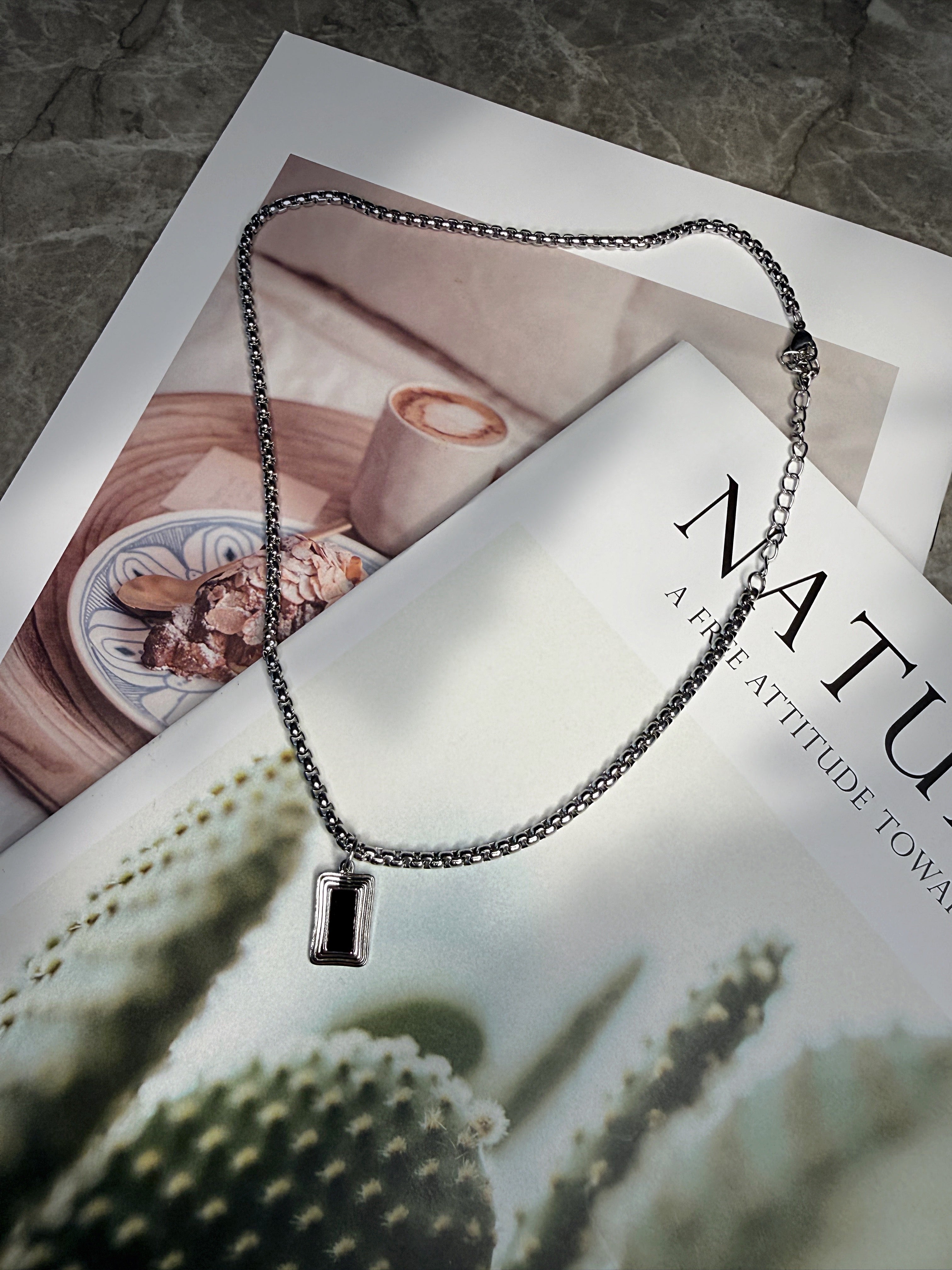 ブラックミニプレート 316Lサージカルネックレス– THEO accessory collection –