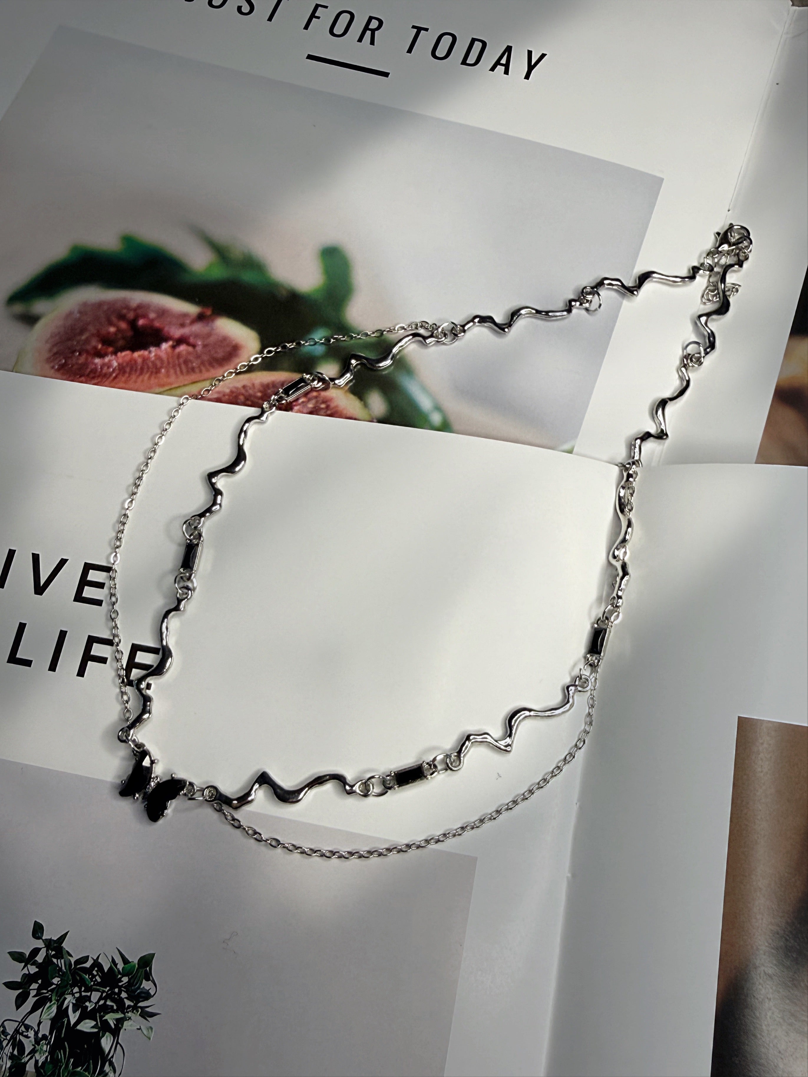 ブラックバタフライネックレス– THEO accessory collection –