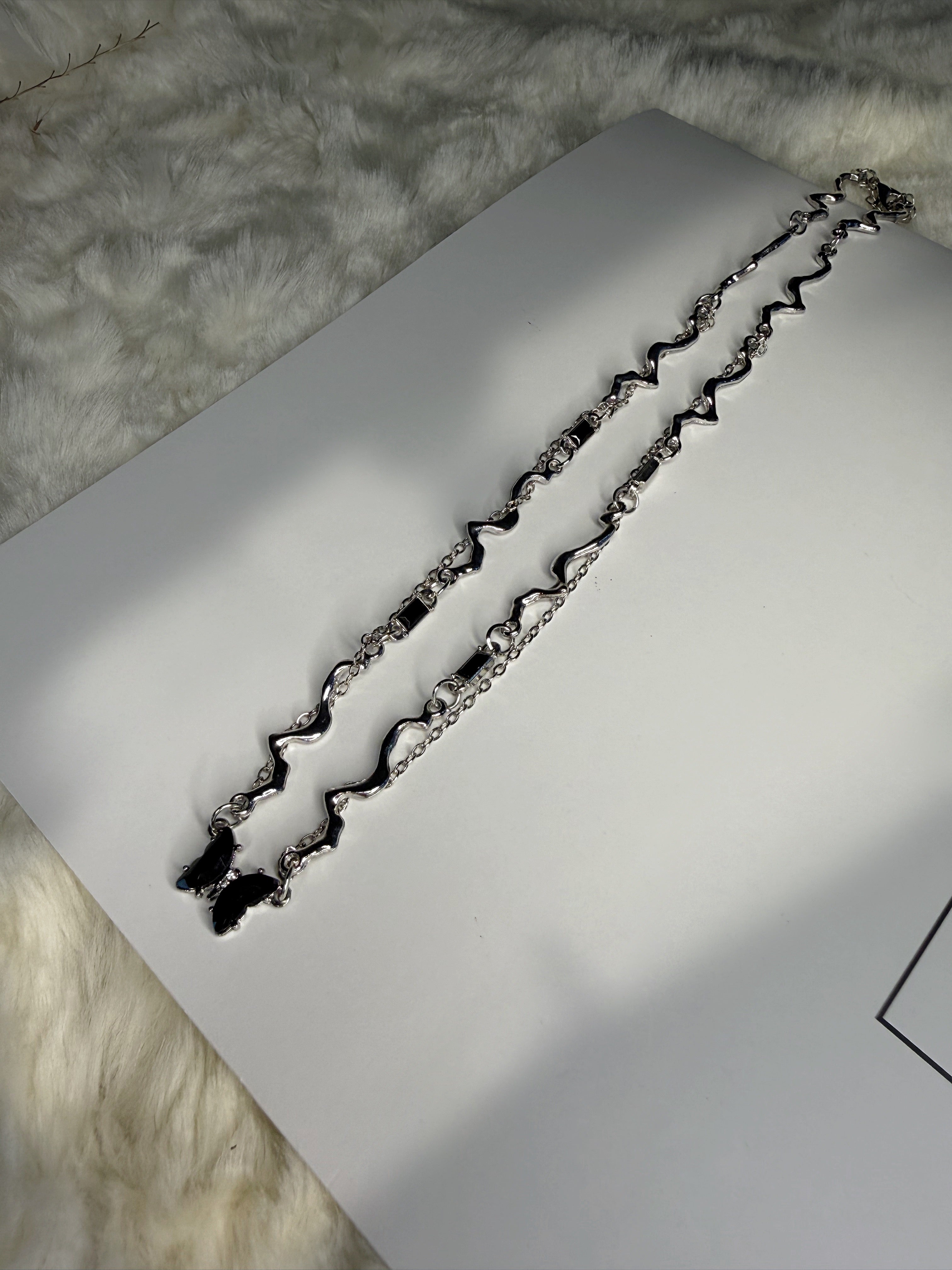 ブラックバタフライネックレス– THEO accessory collection –