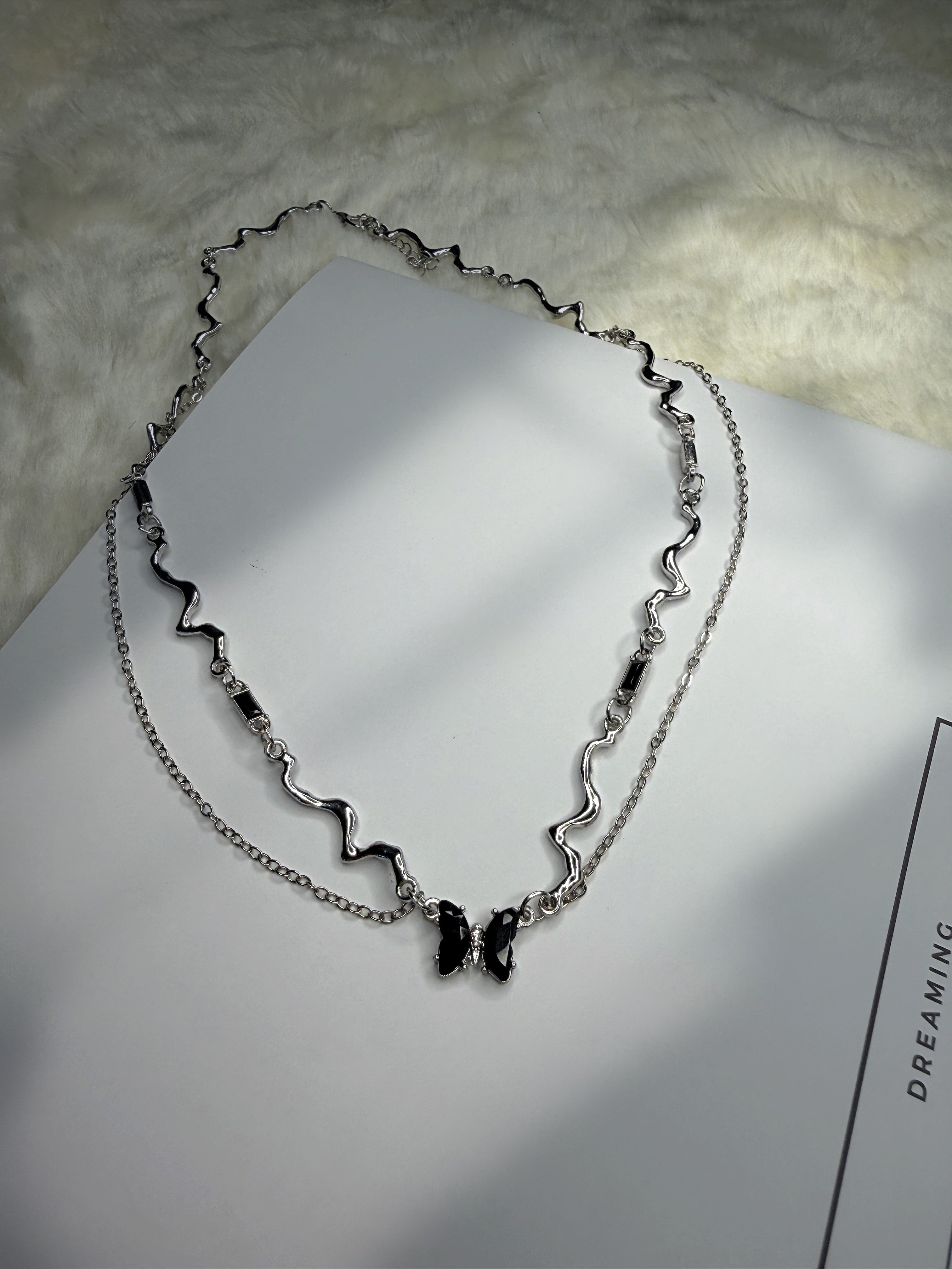 ブラックバタフライネックレス– THEO accessory collection –