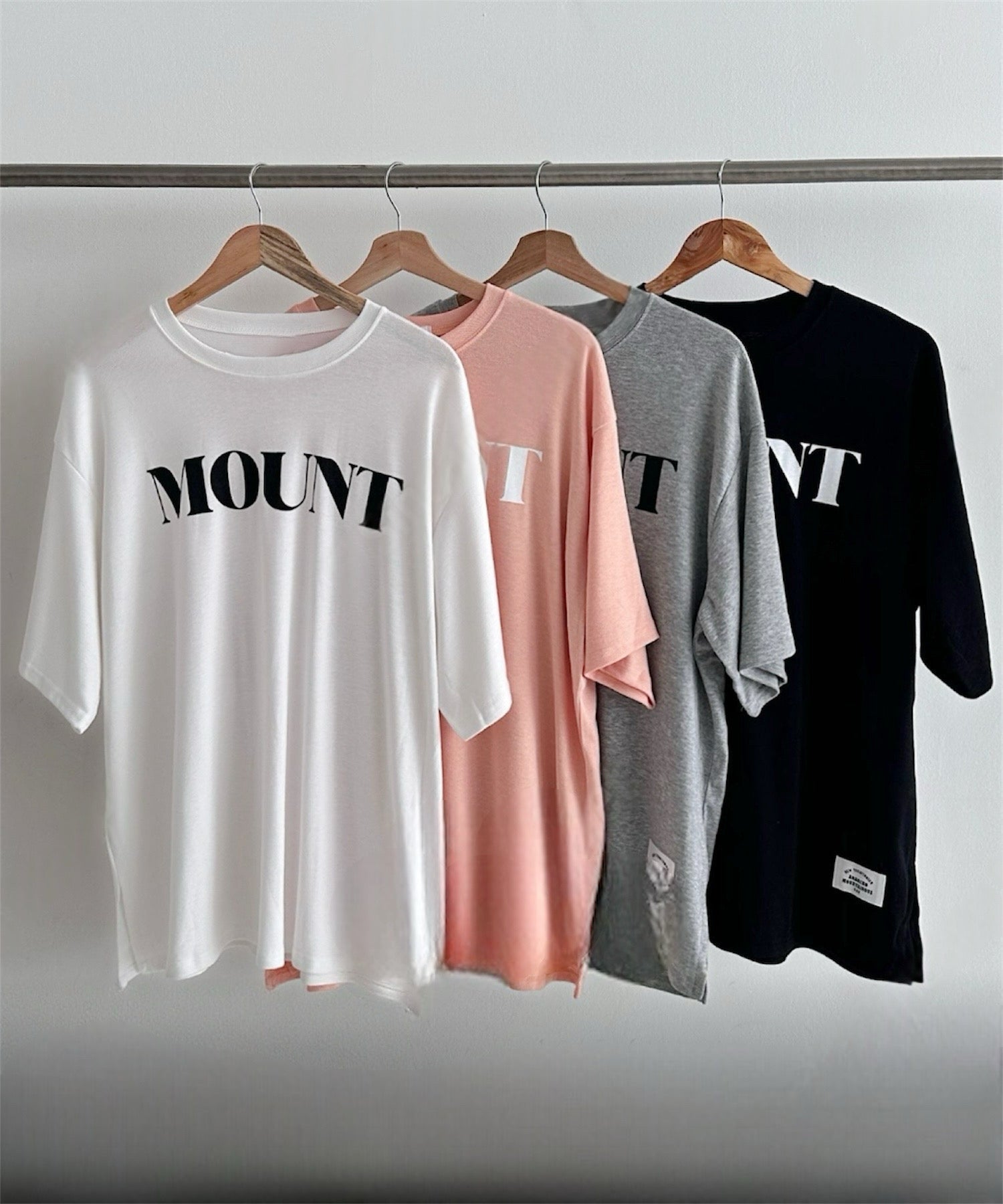 MOUNTロゴオーバーTee（ラフに着こなす大人の余裕）