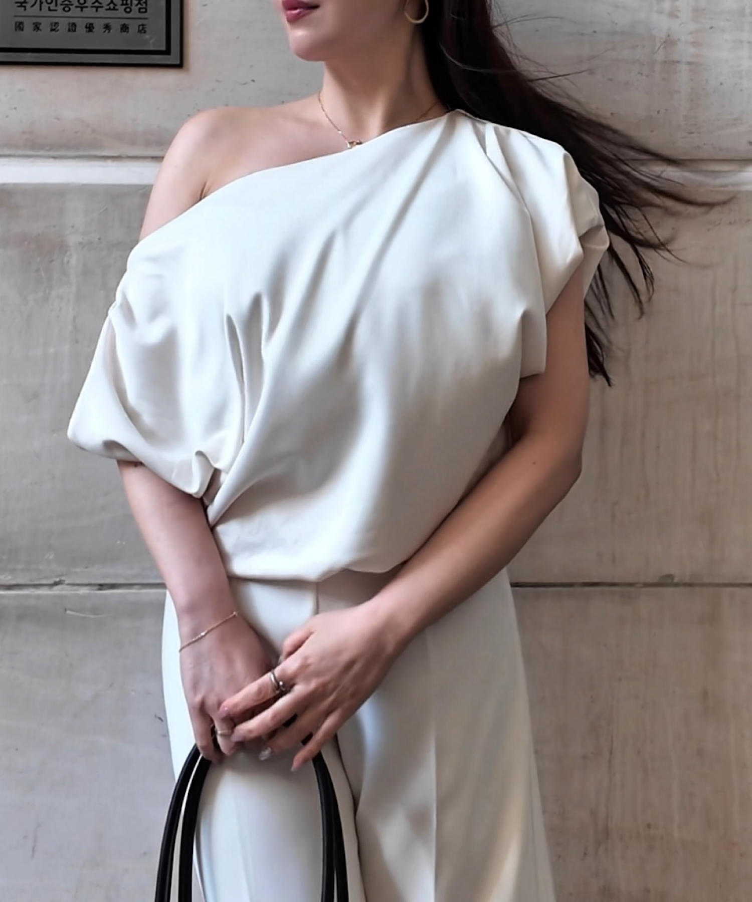 バルーンドレープトップス（着るだけで完成する立体デザイン）