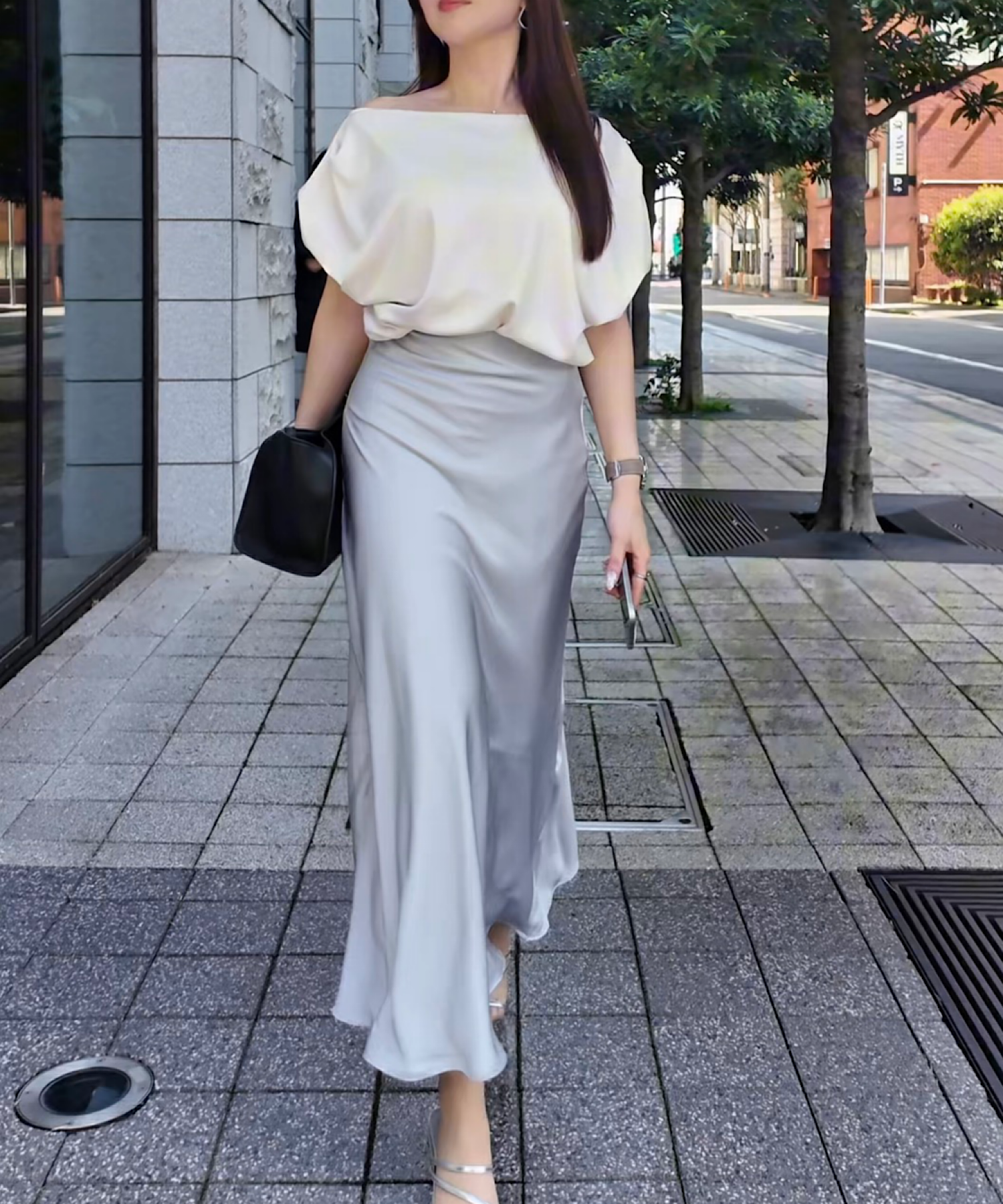 ミニマルサテンドレープ スカート