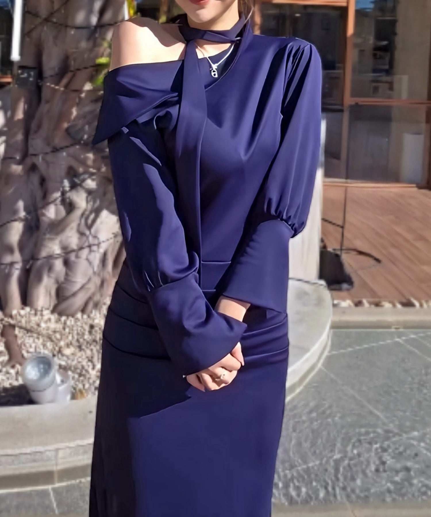 スカーフドレープワンピース/ Scarf Drape Dress – Graceful Off-Shoulder Silhouette