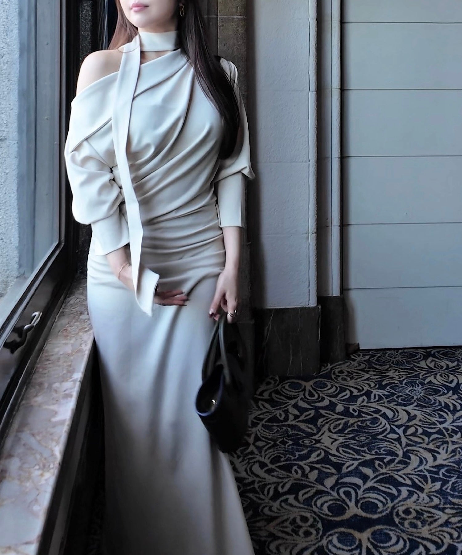 スカーフドレープワンピース/ Scarf Drape Dress – Graceful Off-Shoulder Silhouette