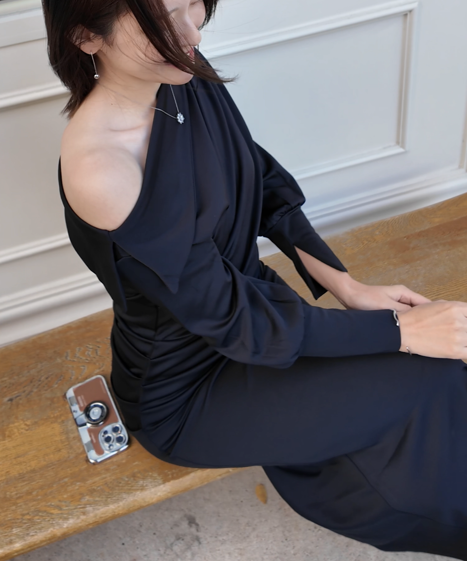 スカーフドレープワンピース/ Scarf Drape Dress – Graceful Off-Shoulder Silhouette