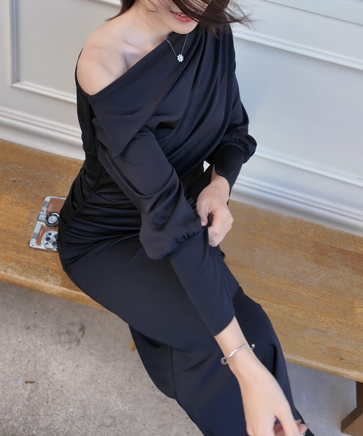 スカーフドレープワンピース/ Scarf Drape Dress – Graceful Off-Shoulder Silhouette