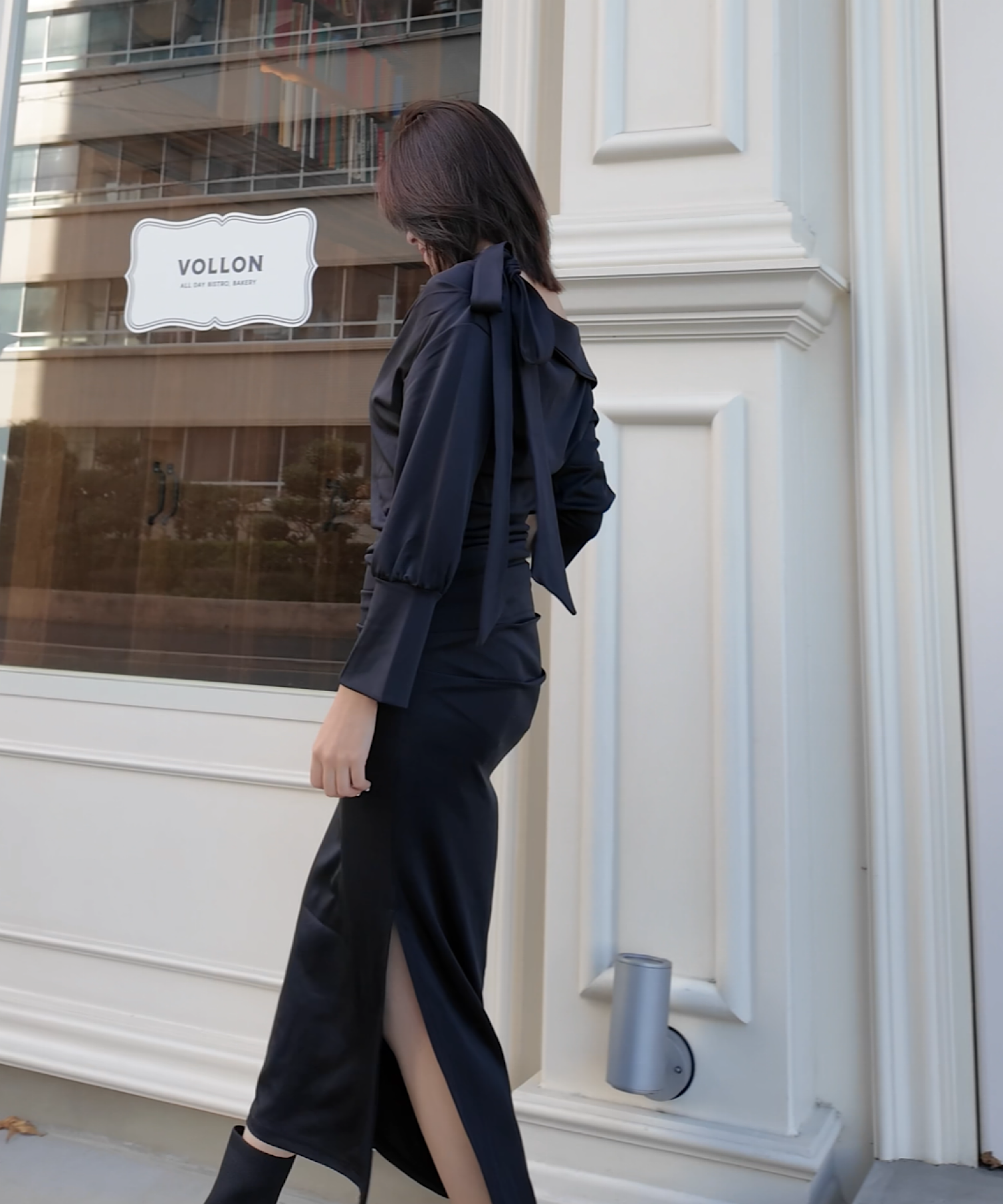 スカーフドレープワンピース/ Scarf Drape Dress – Graceful Off-Shoulder Silhouette