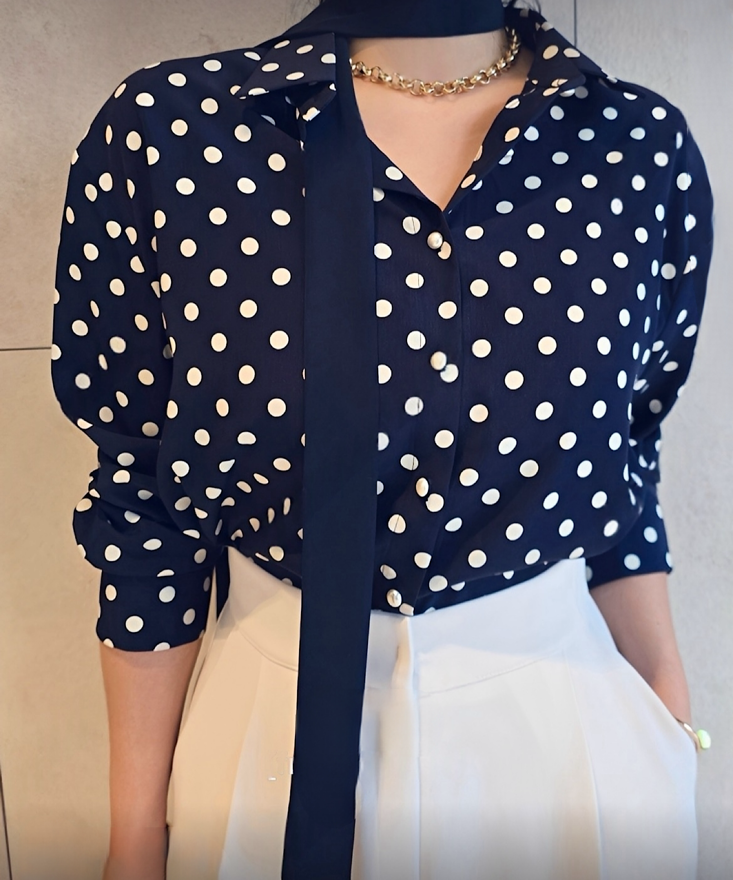 スカーフアクセント ドットブラウス