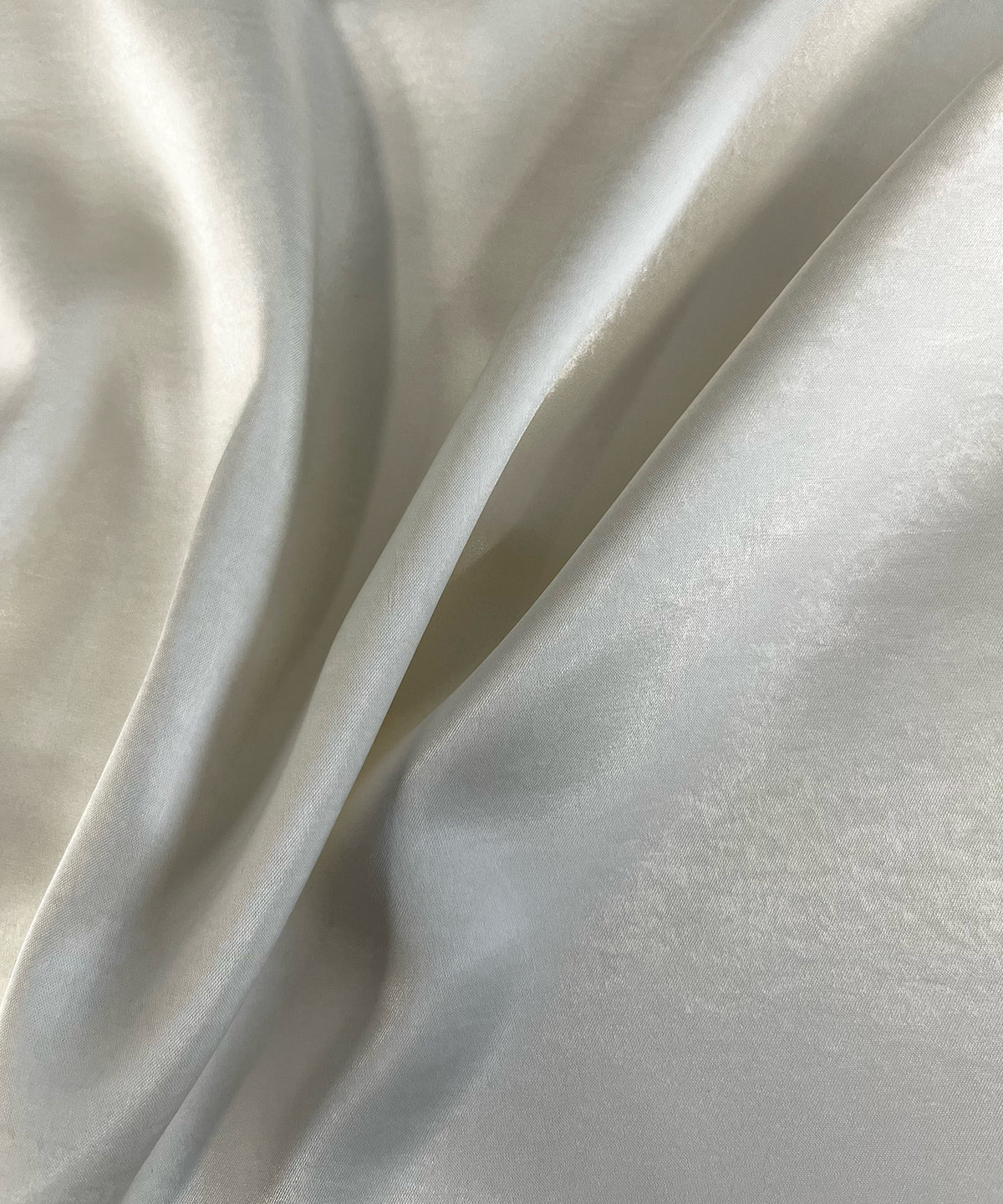 ロングタイ サテンブラウス
