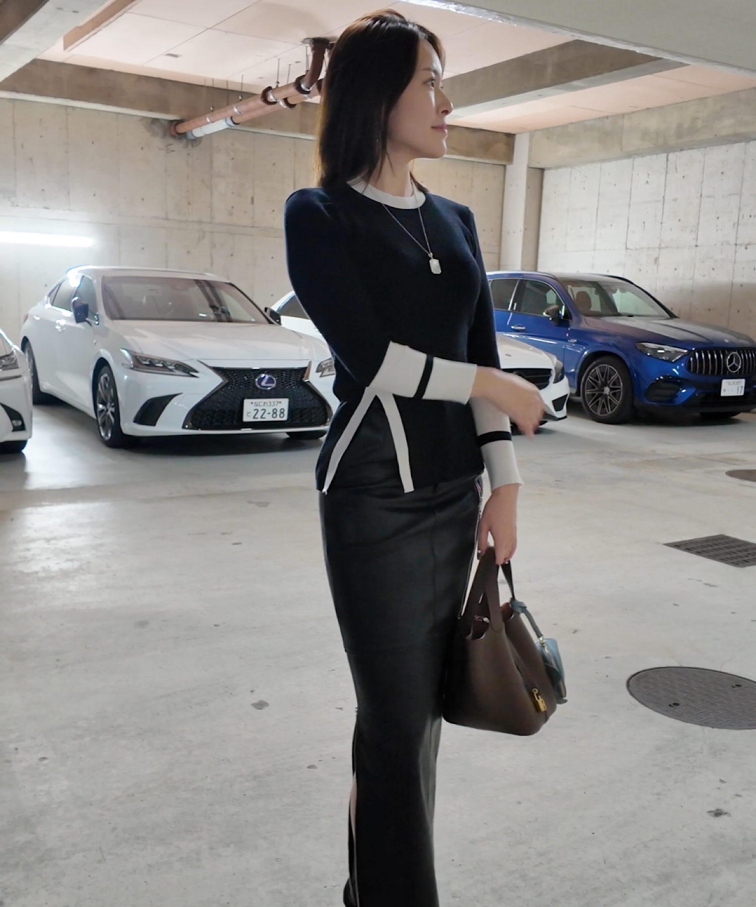 モードバイカラーハイネックトップス