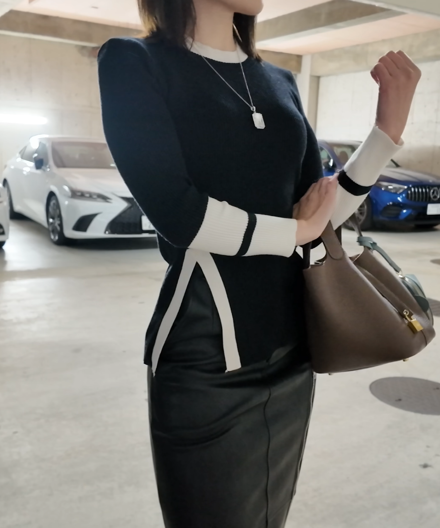 モードバイカラーハイネックトップス