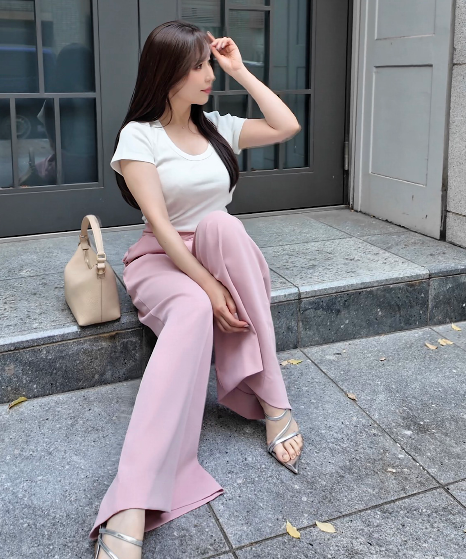 ラウンドネック フィットTシャツ ― さりげなく整う、美シルエット ―