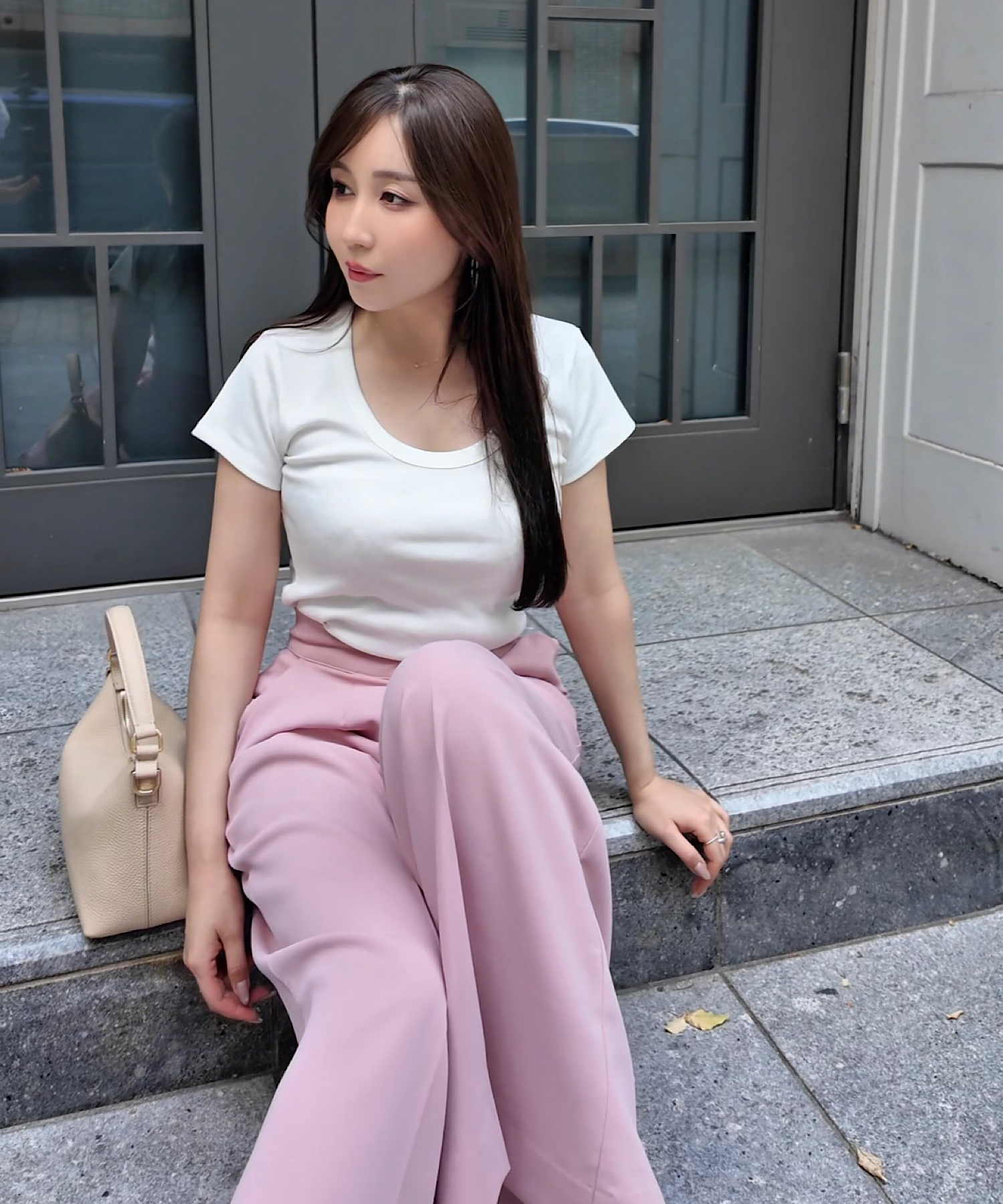 ラウンドネック フィットTシャツ ― さりげなく整う、美シルエット ―