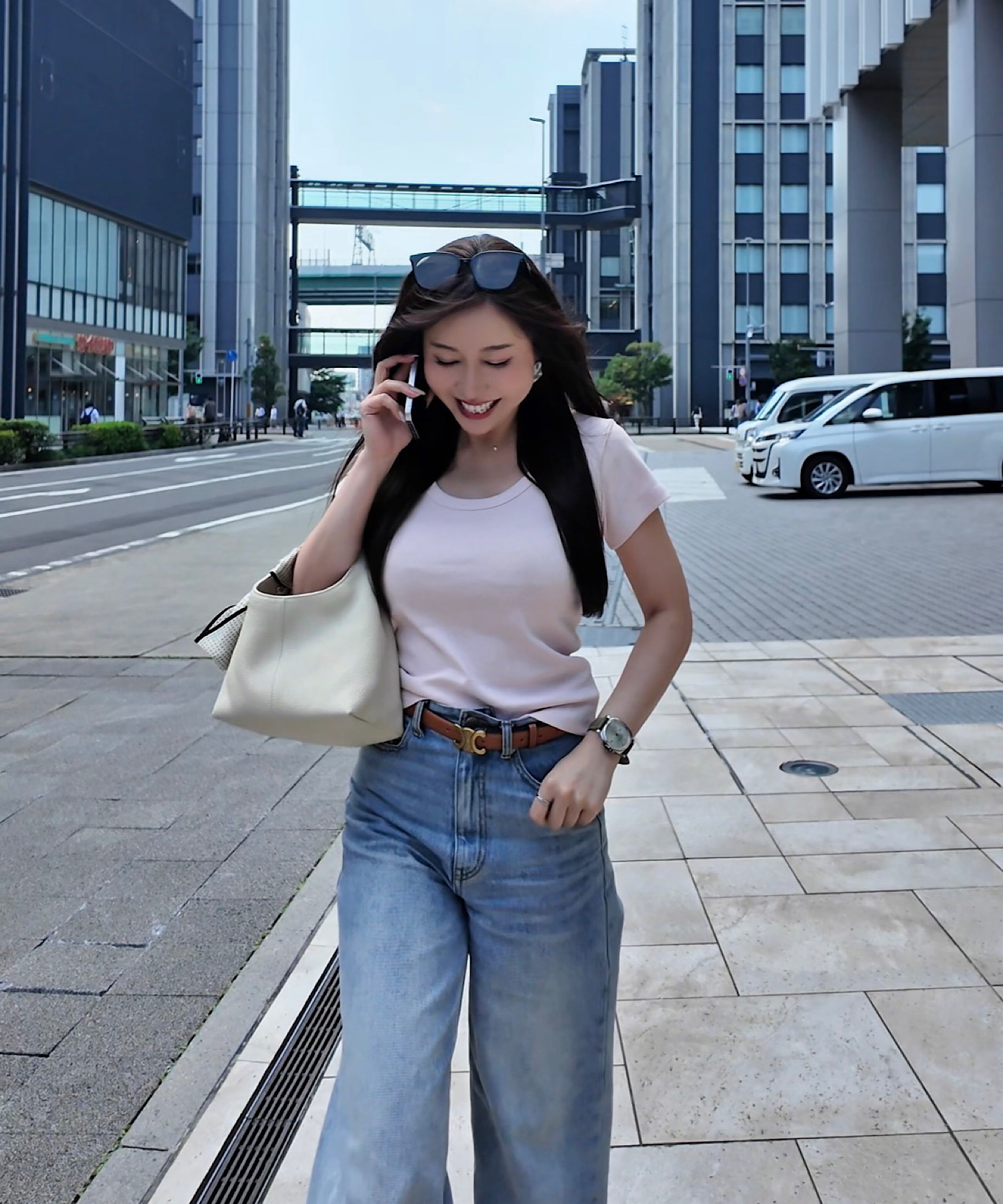 ラウンドネック フィットTシャツ ― さりげなく整う、美シルエット ―