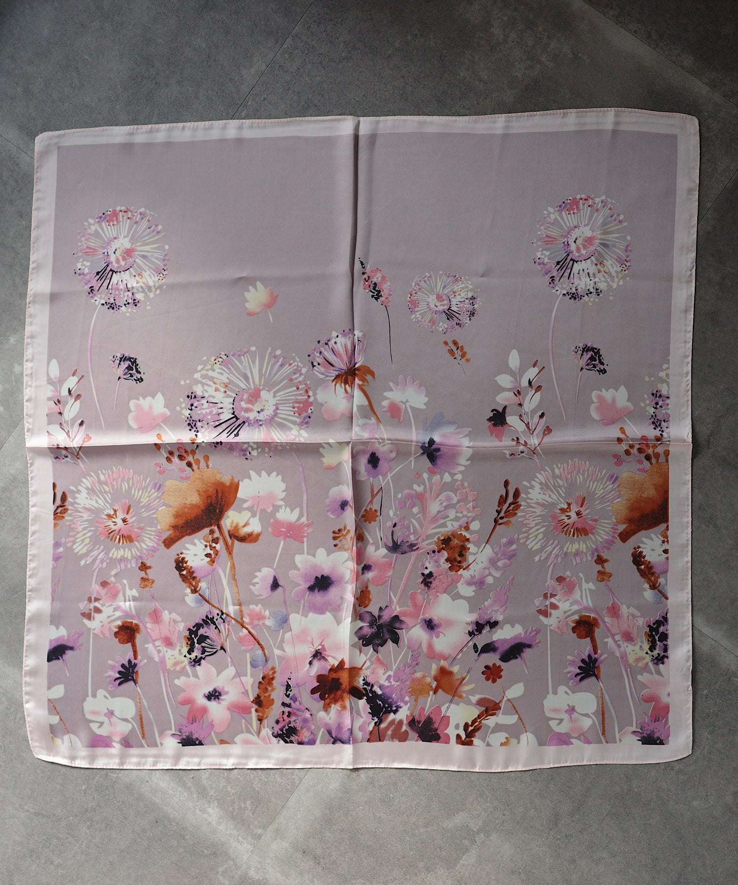 クラシックモチーフ スクエアスカーフ （ 70cm）